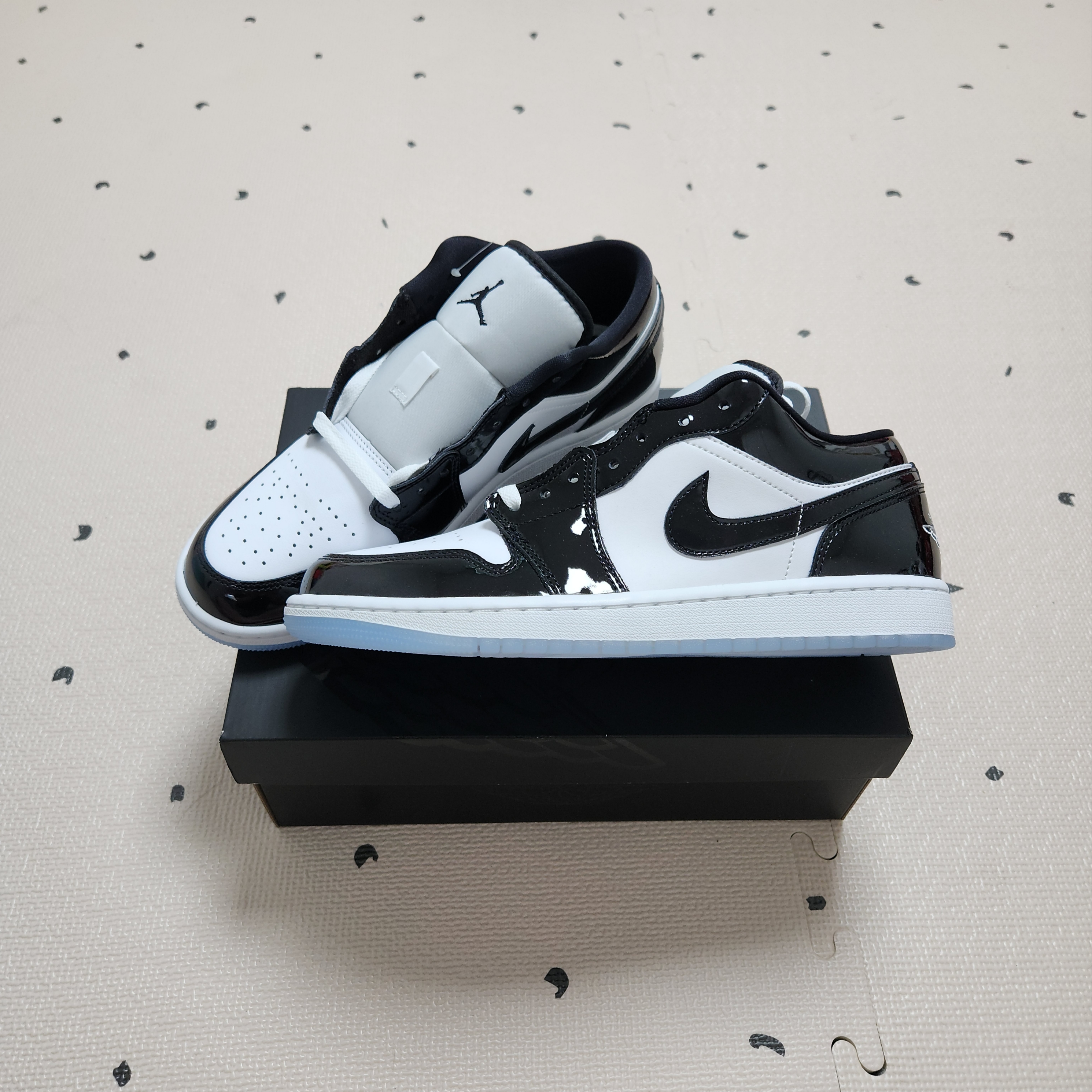 Jordan 1 Low SE Concord 착용 스타일 - 3