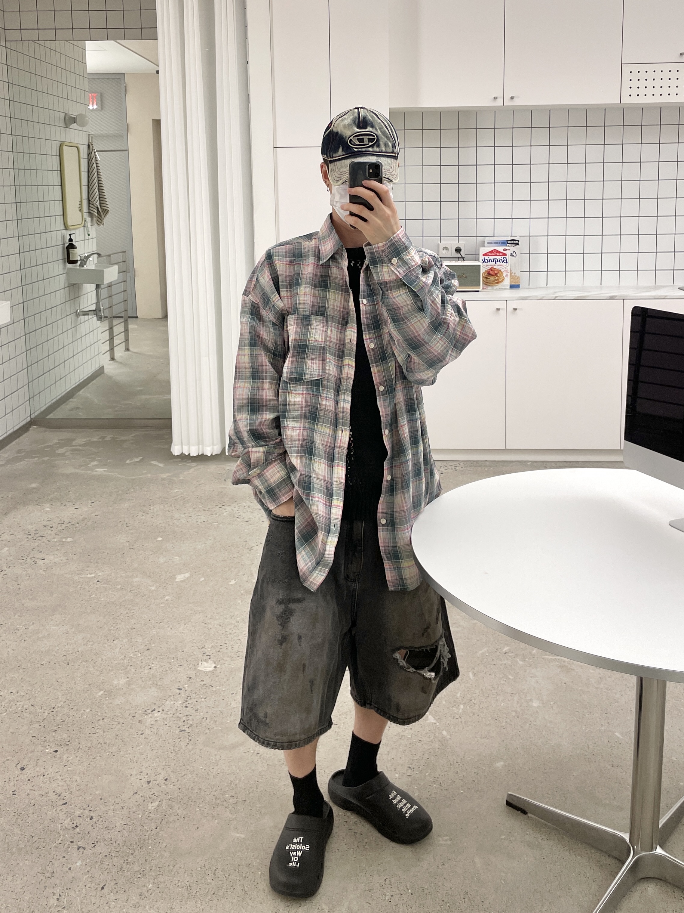 Diesel C-Seymon Treated Denim Baseball Cap Blue White, Oofos x Takahiromiyashita The Soloist The Soloist's Way Of Life Clog Black White 착용 스타일