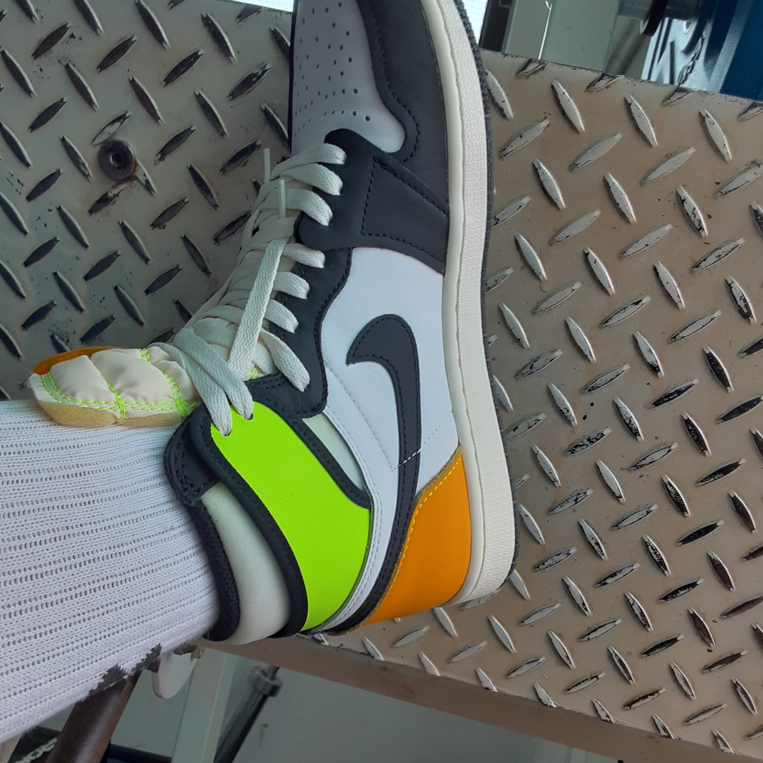 Jordan 1 Retro High OG Volt Gold 착용 스타일