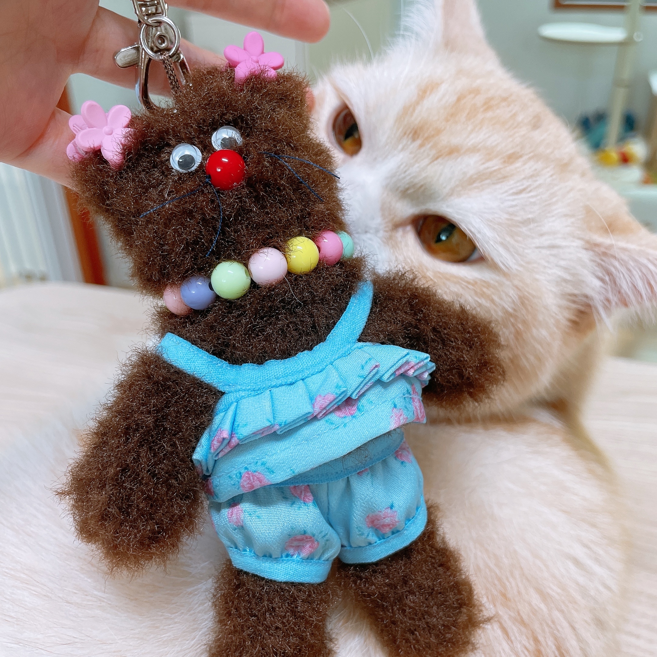 STU x Monamhee Namhee's Bikini, Monamhee Bred Keyring with Pink Pants Brown 착용 스타일