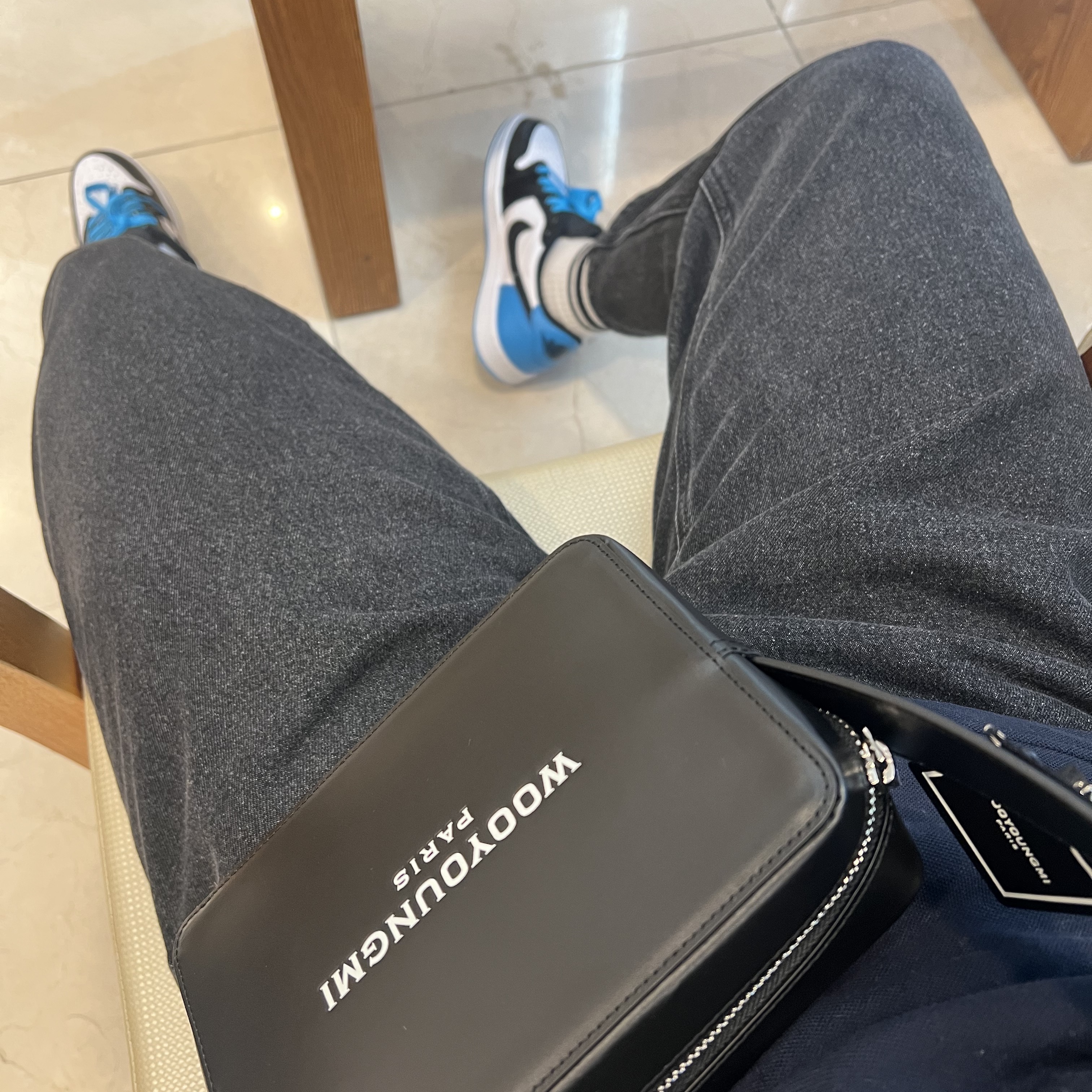 Wooyoungmi Square Mini Bag Black, Jordan 1 Retro Low OG Black and Dark Powder Blue 착용 스타일