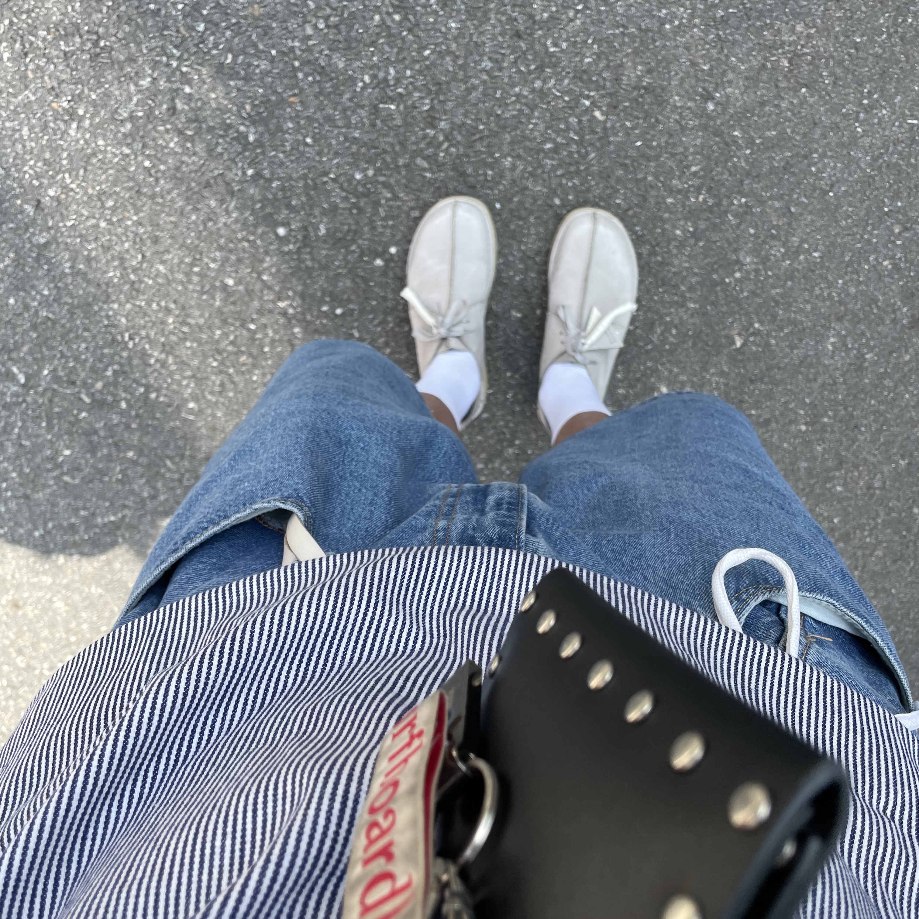 Clarks Desert Trek Taupe Nubuck 착용 스타일 - 1