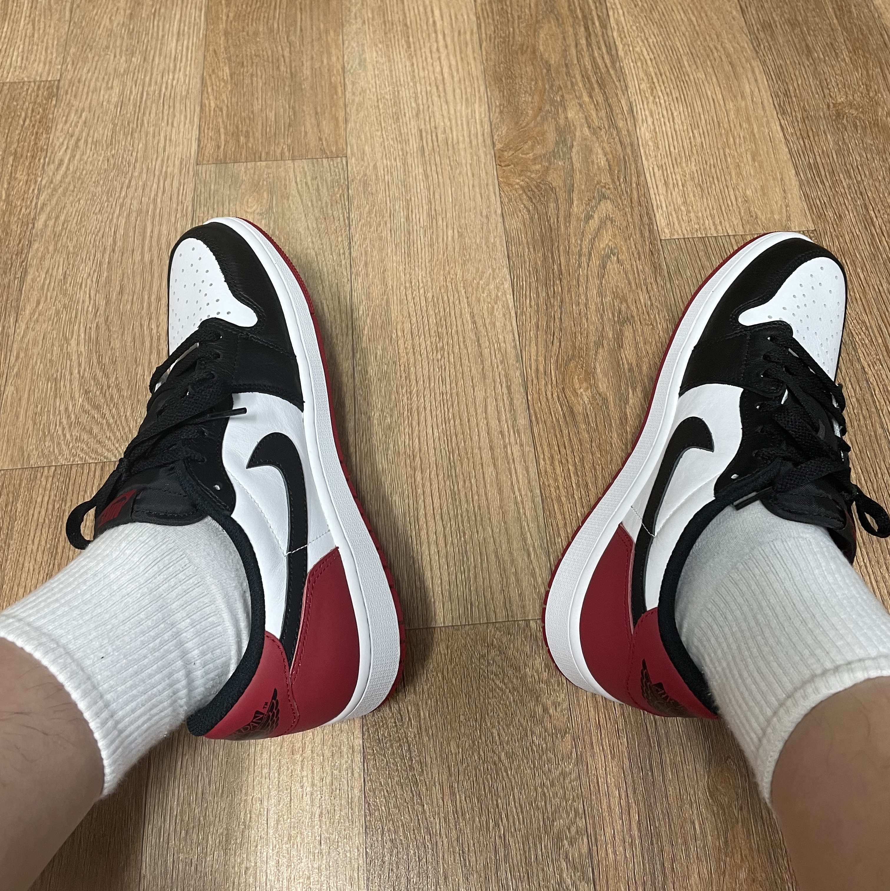 Jordan 1 Retro Low OG Black Toe 착용 스타일 - 1