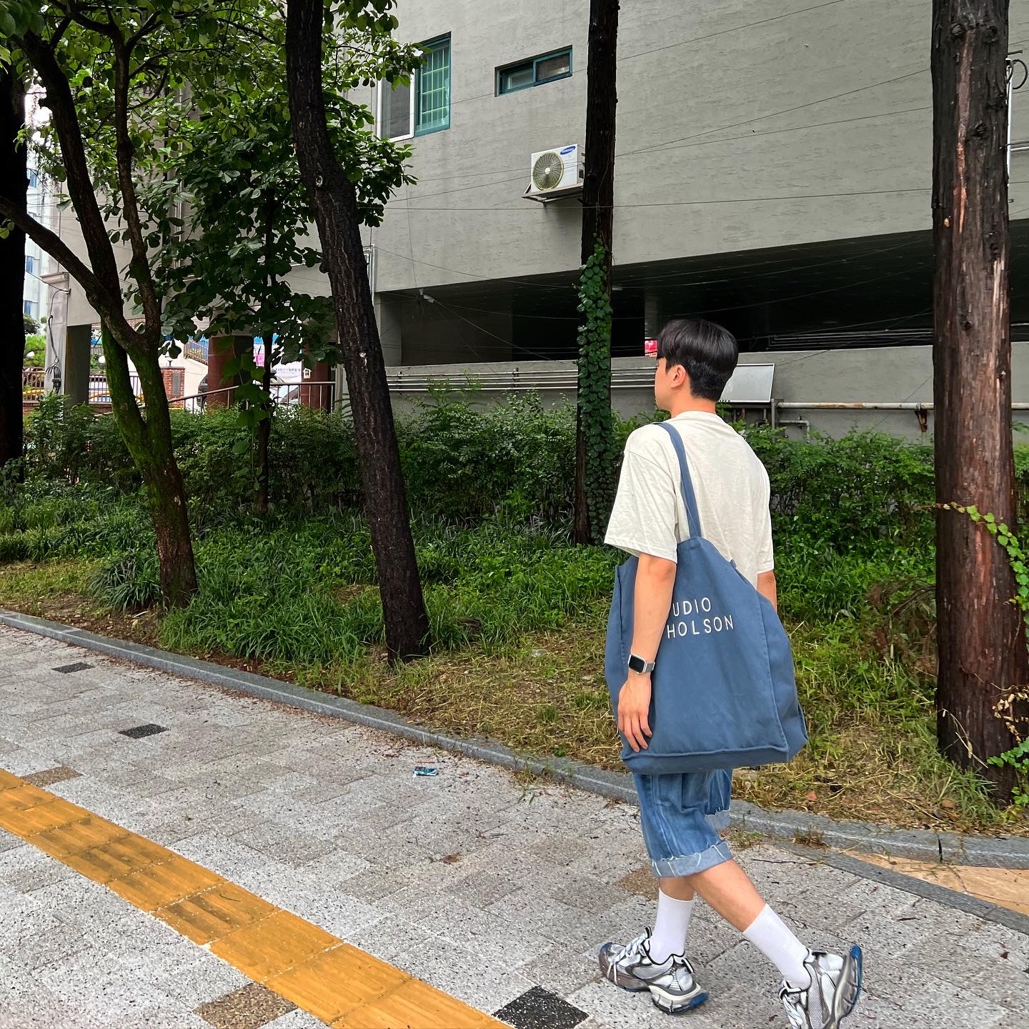 Balenciaga 3XL Sneakers Worn Out Grey White Blue 착용 스타일 - 5