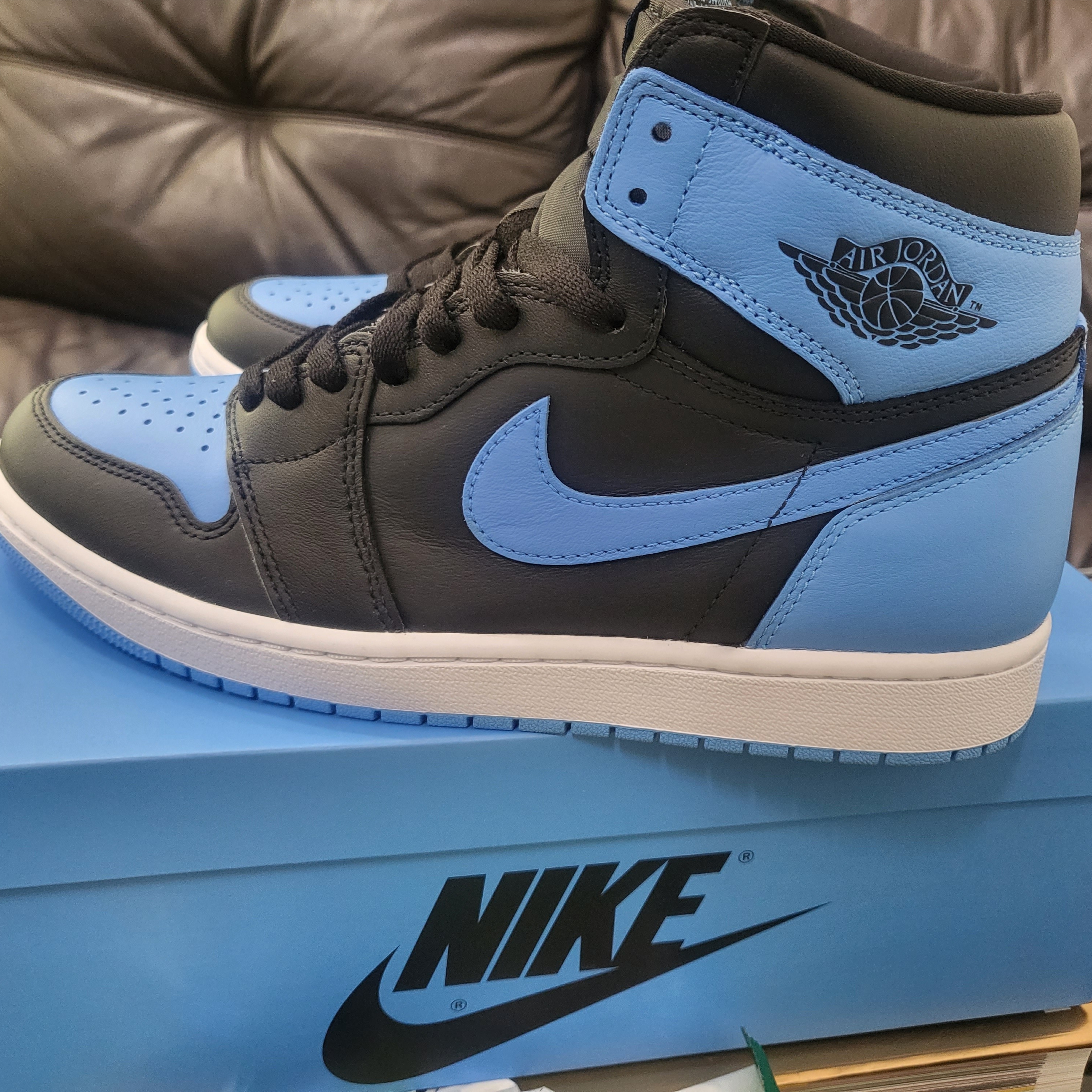 Jordan 1 Retro High OG University Blue 착용 스타일 - 1
