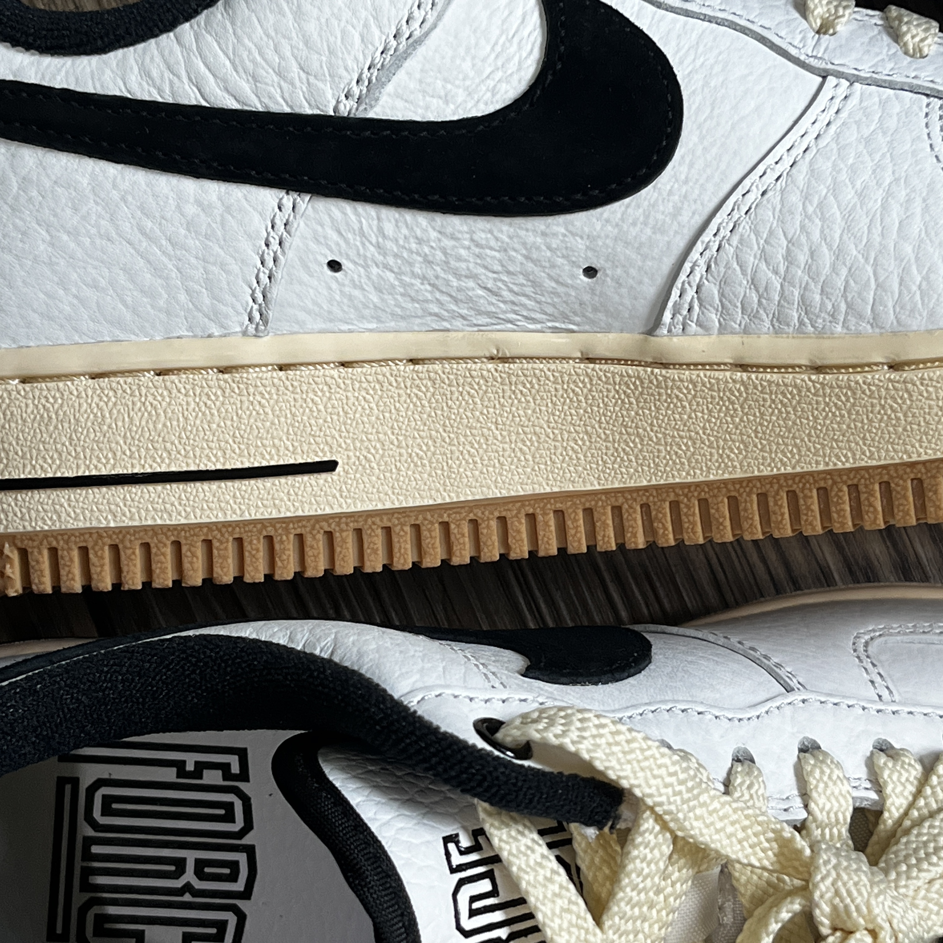 (W) Nike Air Force 1 '07 LX Black and Summit White 착용 스타일