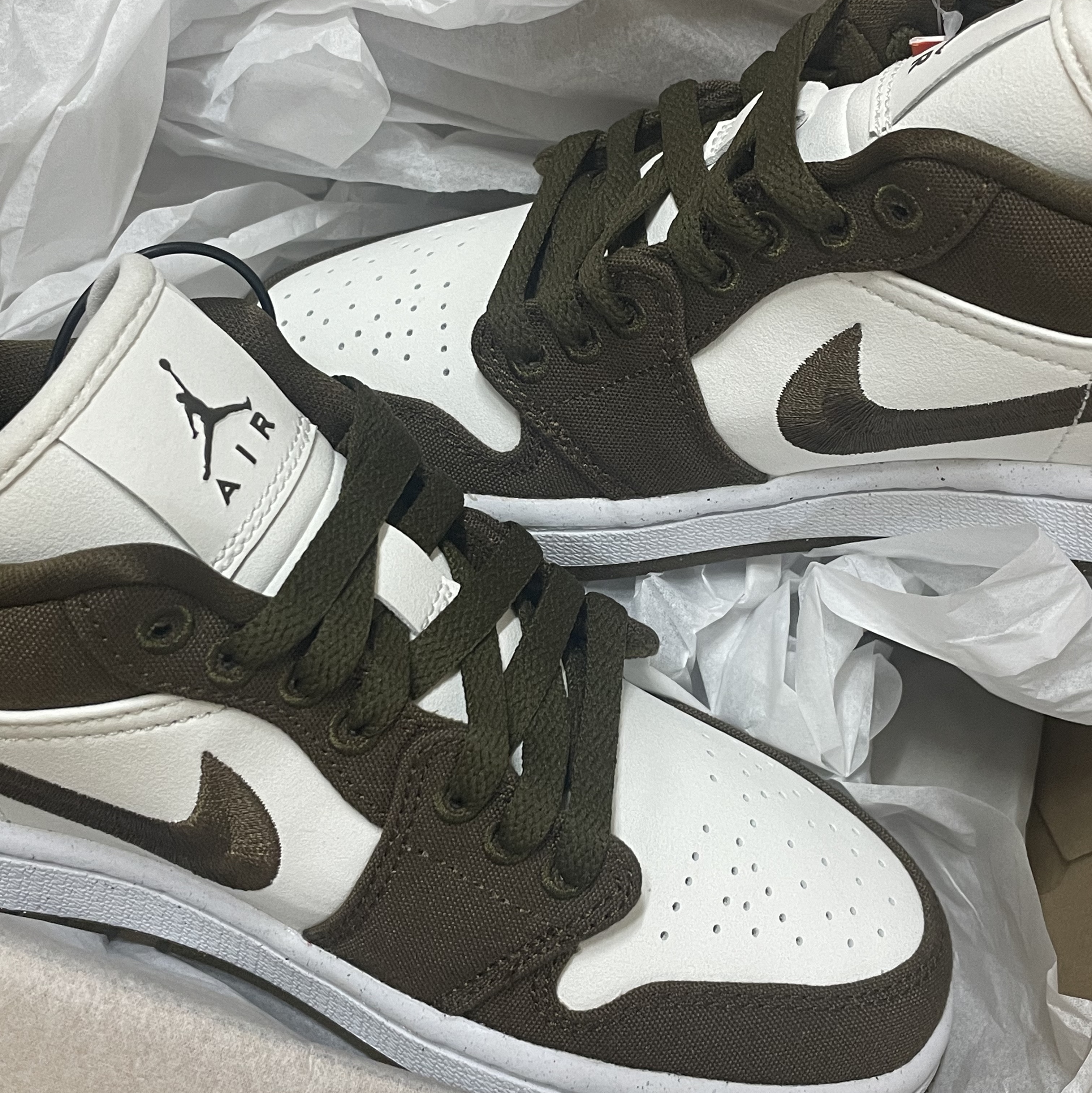 (W) Jordan 1 Low SE Light Olive 착용 스타일