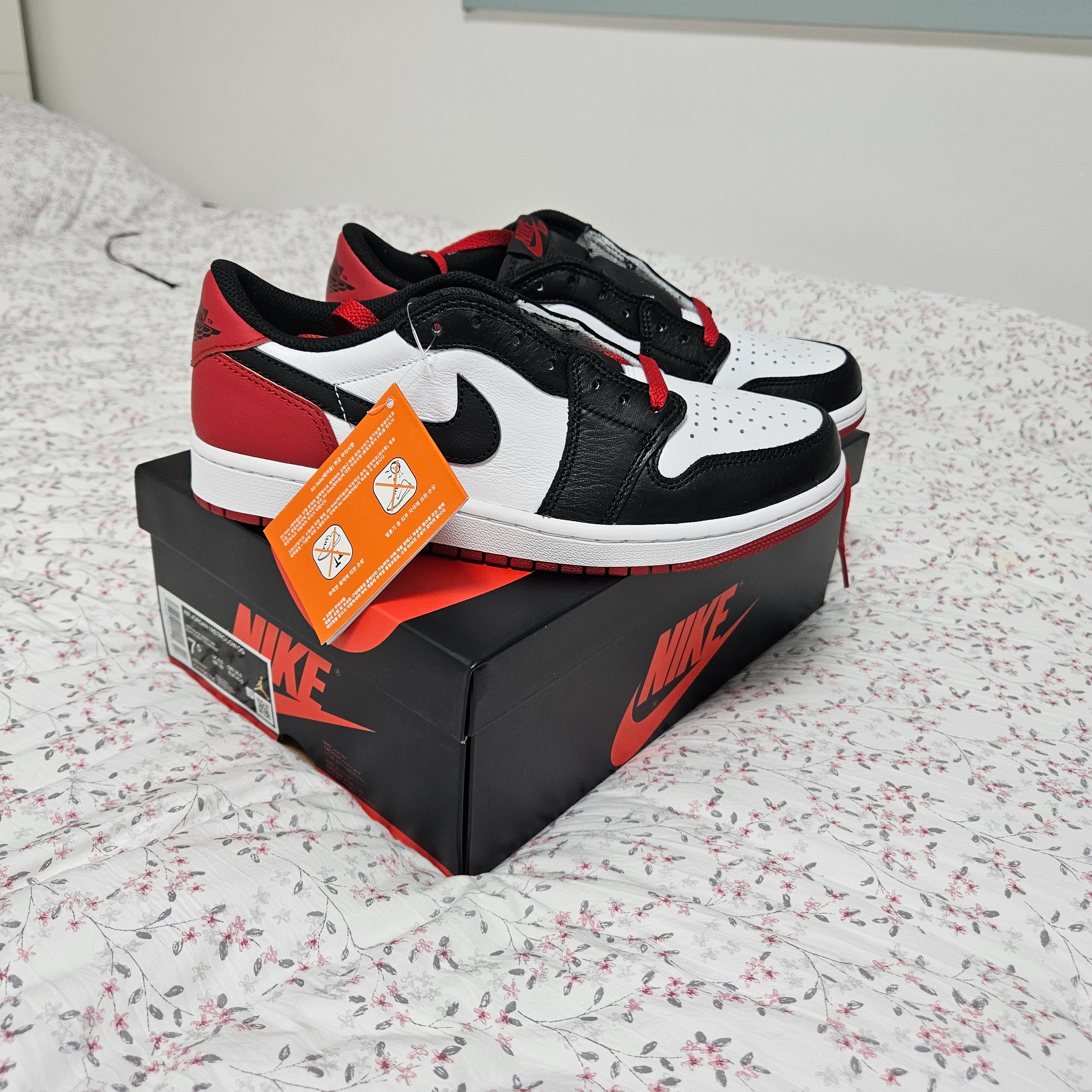 Jordan 1 Retro Low OG Black Toe 착용 스타일 - 2