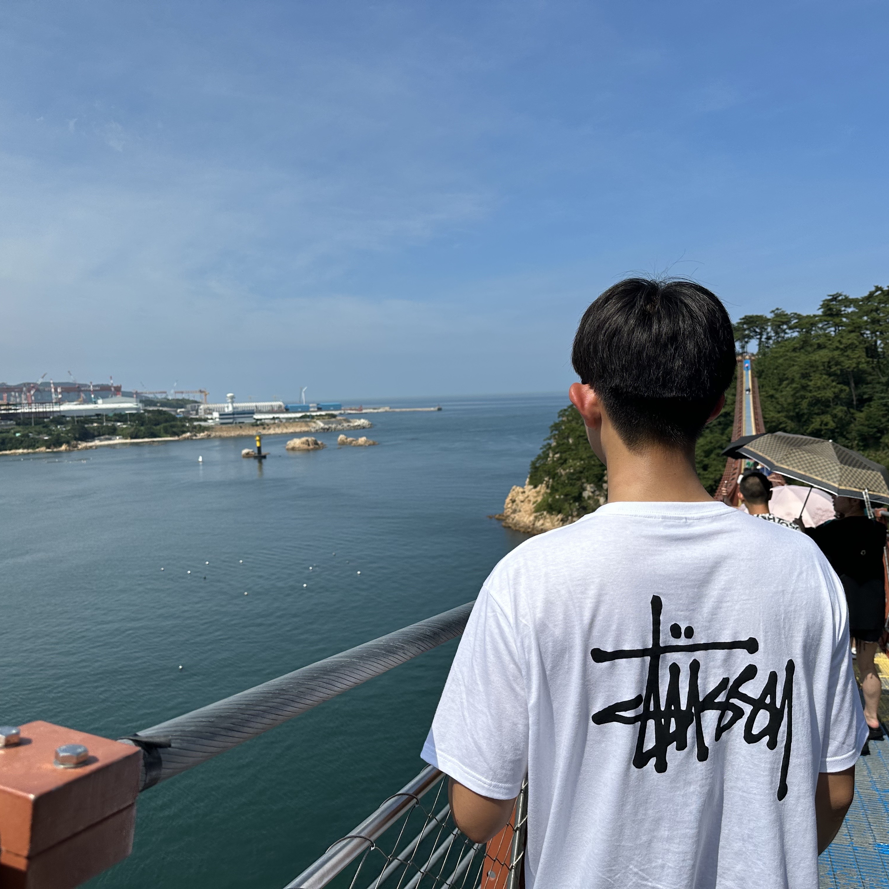 Stussy Basic Stussy T-Shirt White 2023, Nike x Supreme Air Force 1 Low White 착용 스타일 - 2