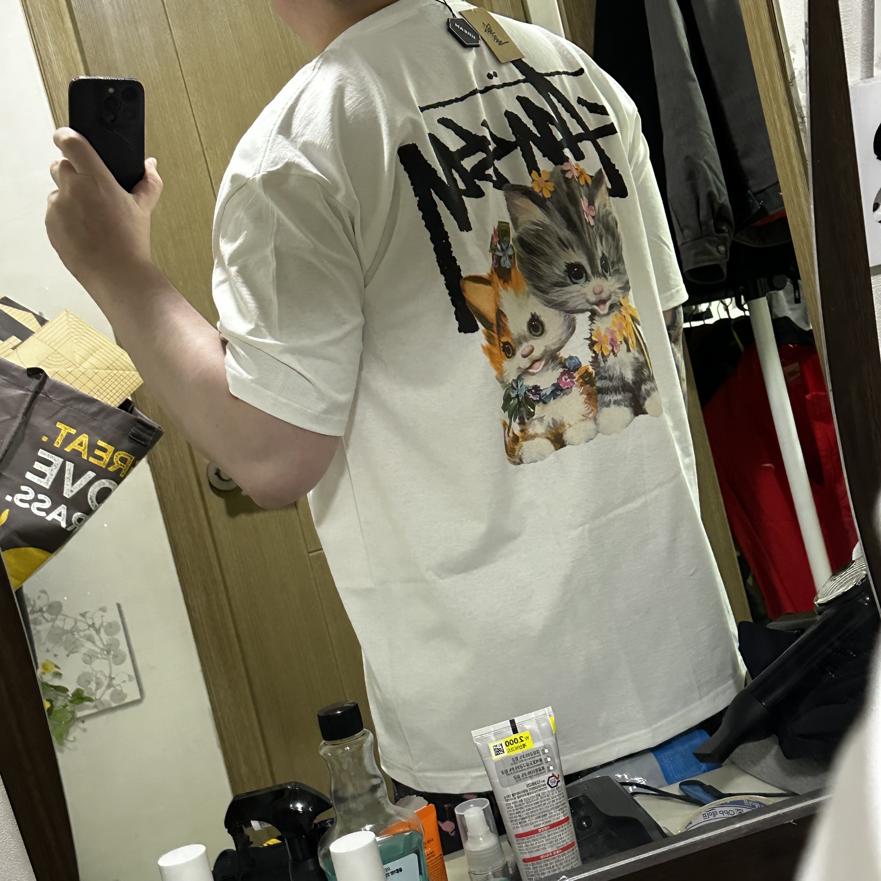 Stussy Kittens T-Shirt White 착용 스타일 - 2