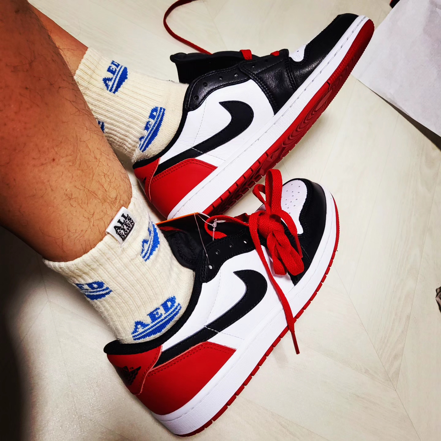 Jordan 1 Retro Low OG Black Toe 착용 스타일 - 1