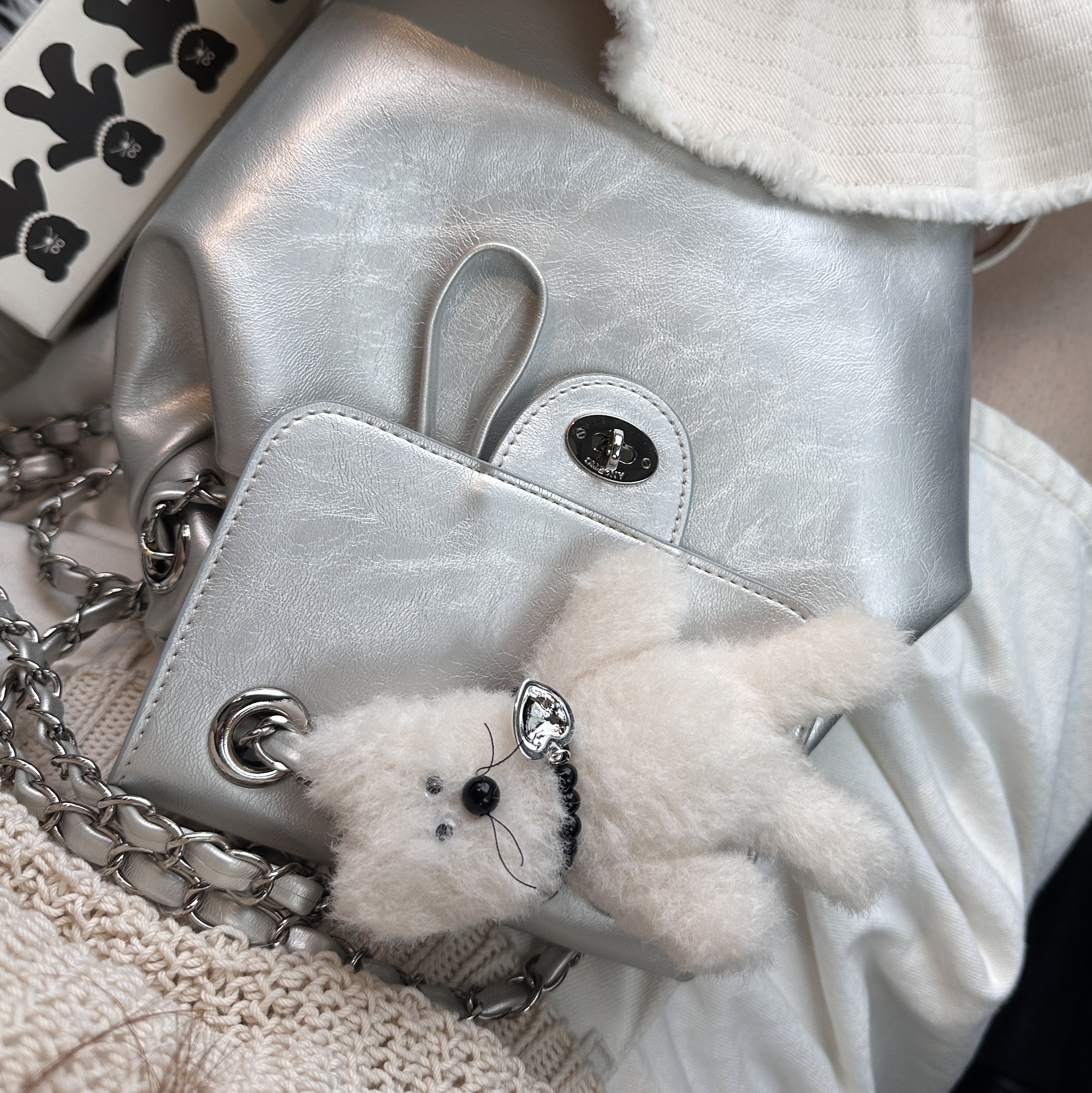 [KREAM 단독] Monamhee Creami Keyring Cream 착용 스타일 - 1