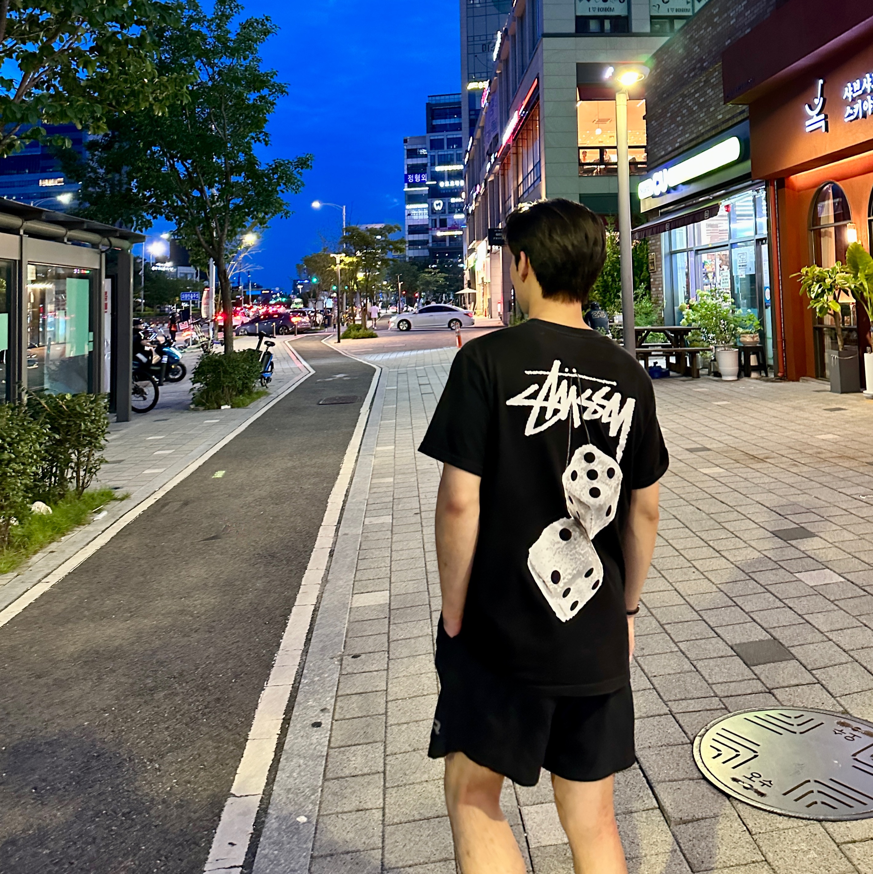 Stussy Fuzzy Dice T-Shirt Black, C.P. Company Nylon B Crossbody Pack Black - 22SS 착용 스타일 - 1