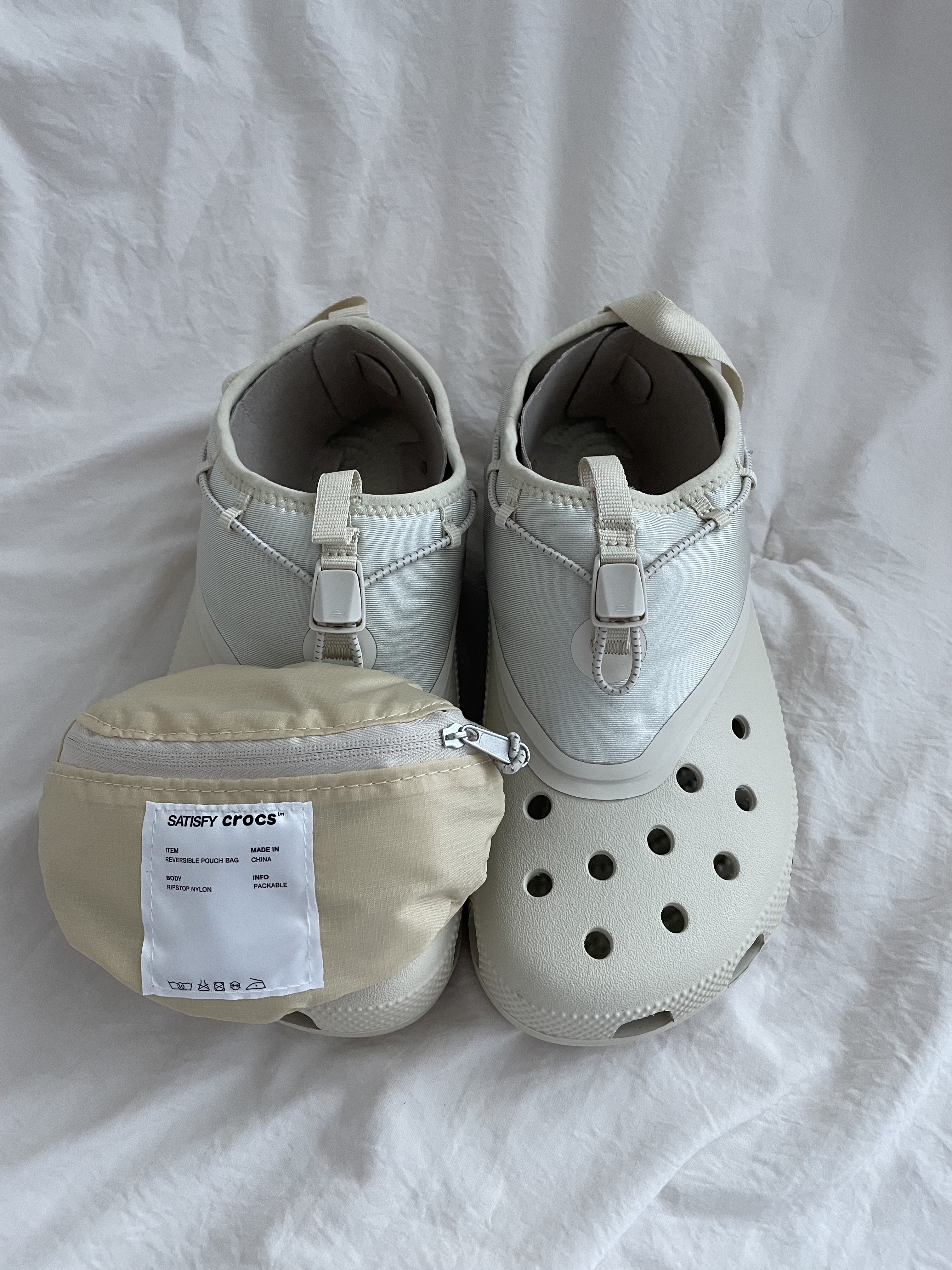 Crocs x Satisfy Classic Clog Bone 착용 스타일