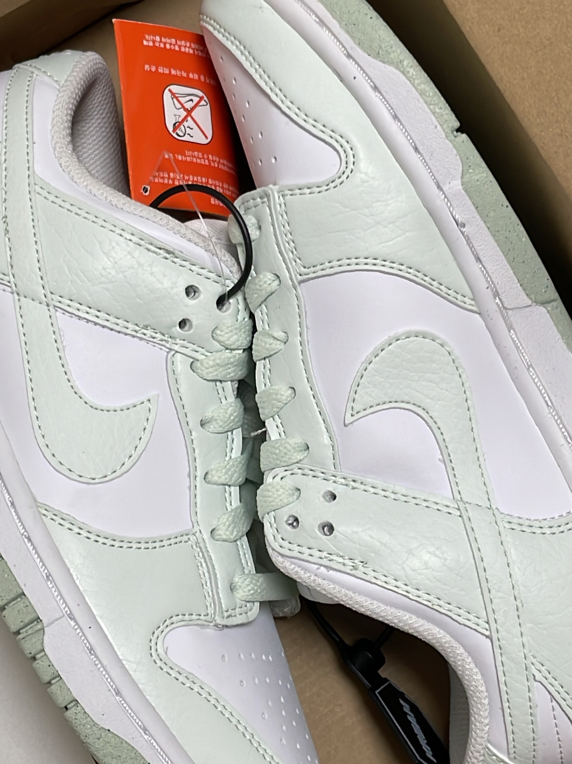(W) Nike Dunk Low Next Nature Barely Green and White 착용 스타일