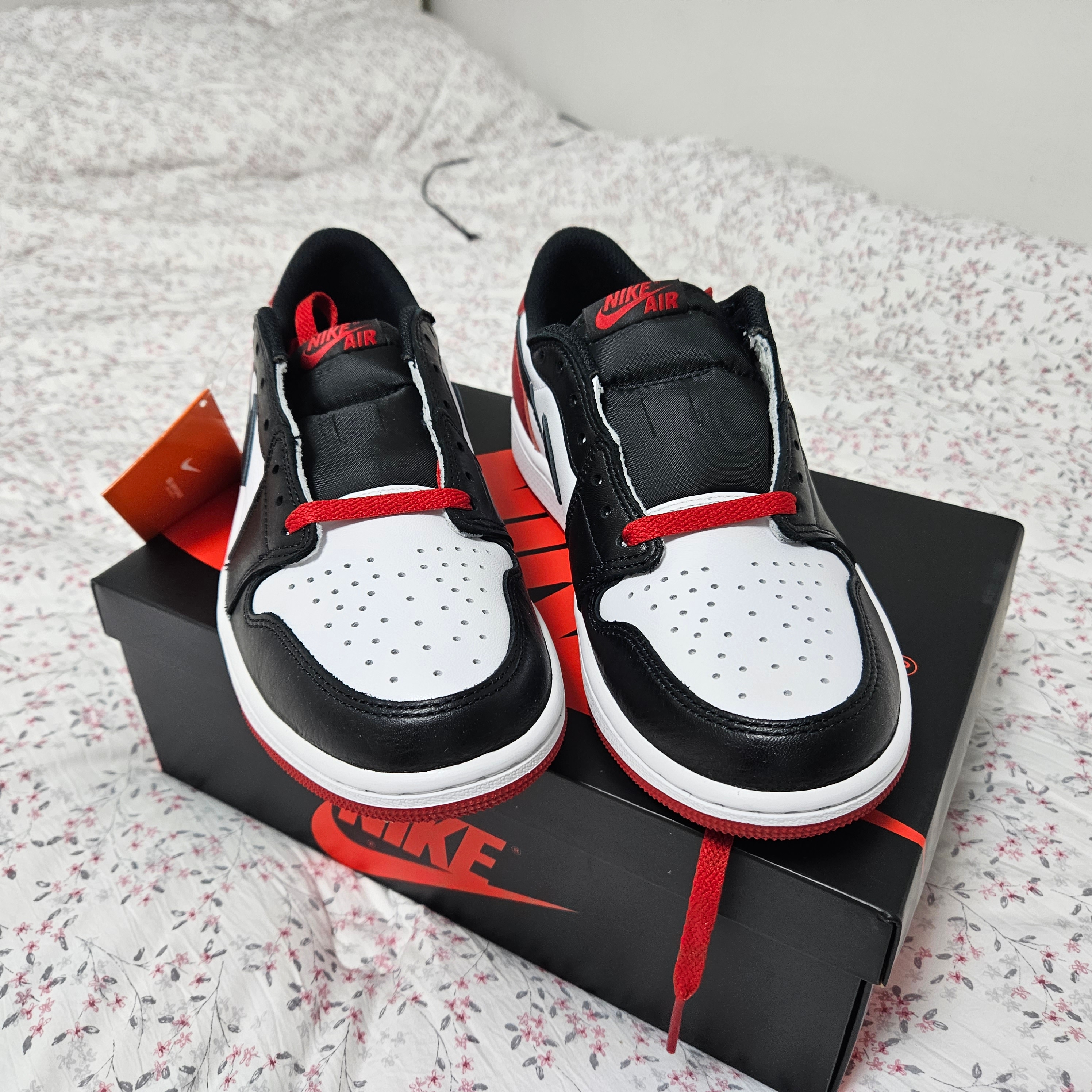 Jordan 1 Retro Low OG Black Toe 착용 스타일 - 4
