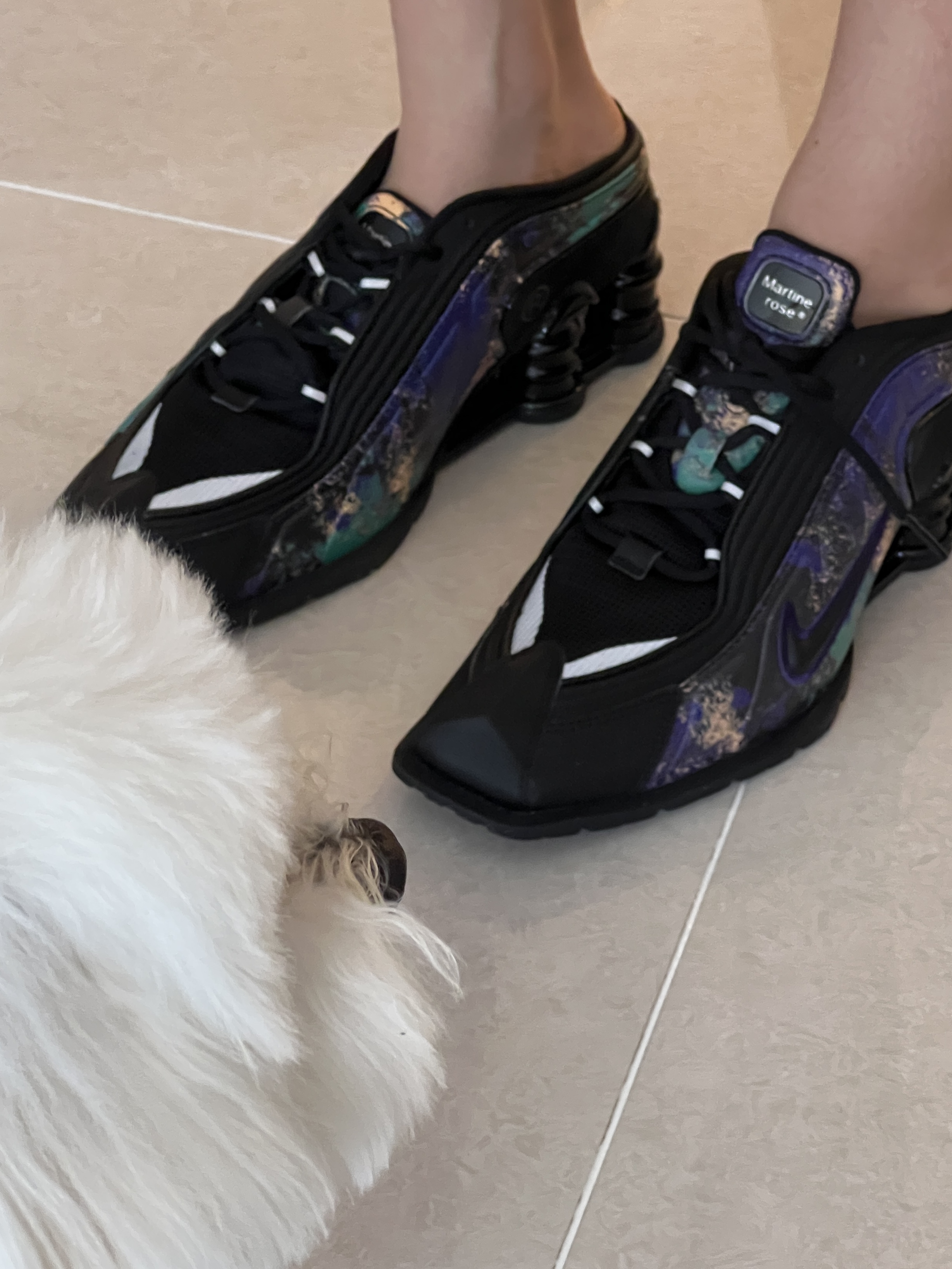 Nike x Martine Rose Shox MR4 Black Multi 착용 스타일 - 1