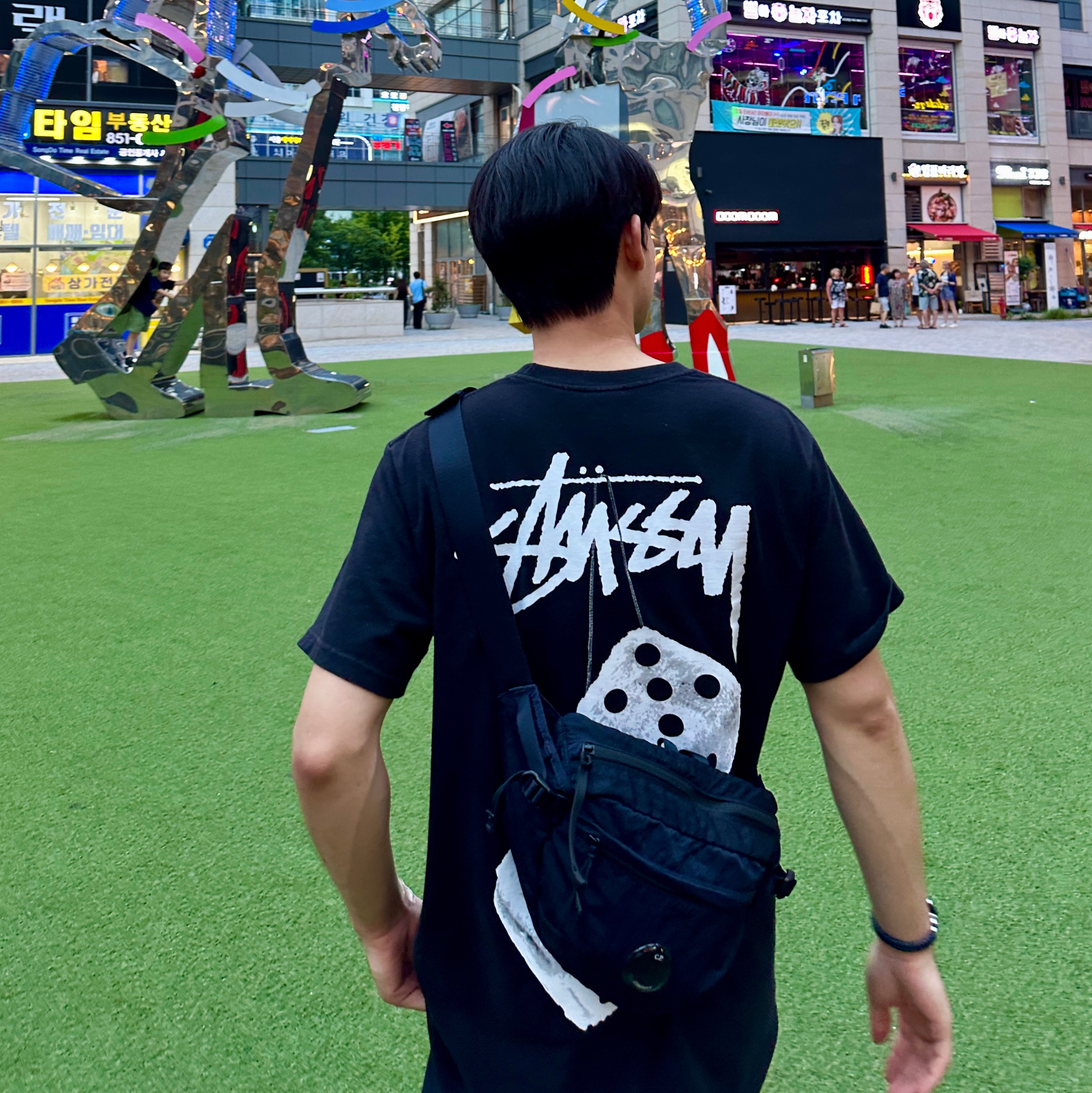 Stussy Fuzzy Dice T-Shirt Black, C.P. Company Nylon B Crossbody Pack Black - 22SS 착용 스타일 - 2