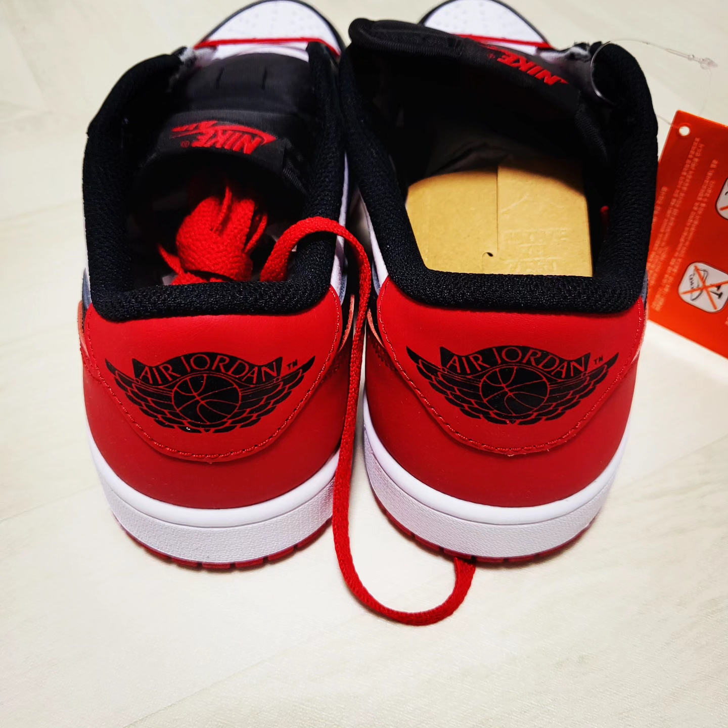 Jordan 1 Retro Low OG Black Toe 착용 스타일 - 3