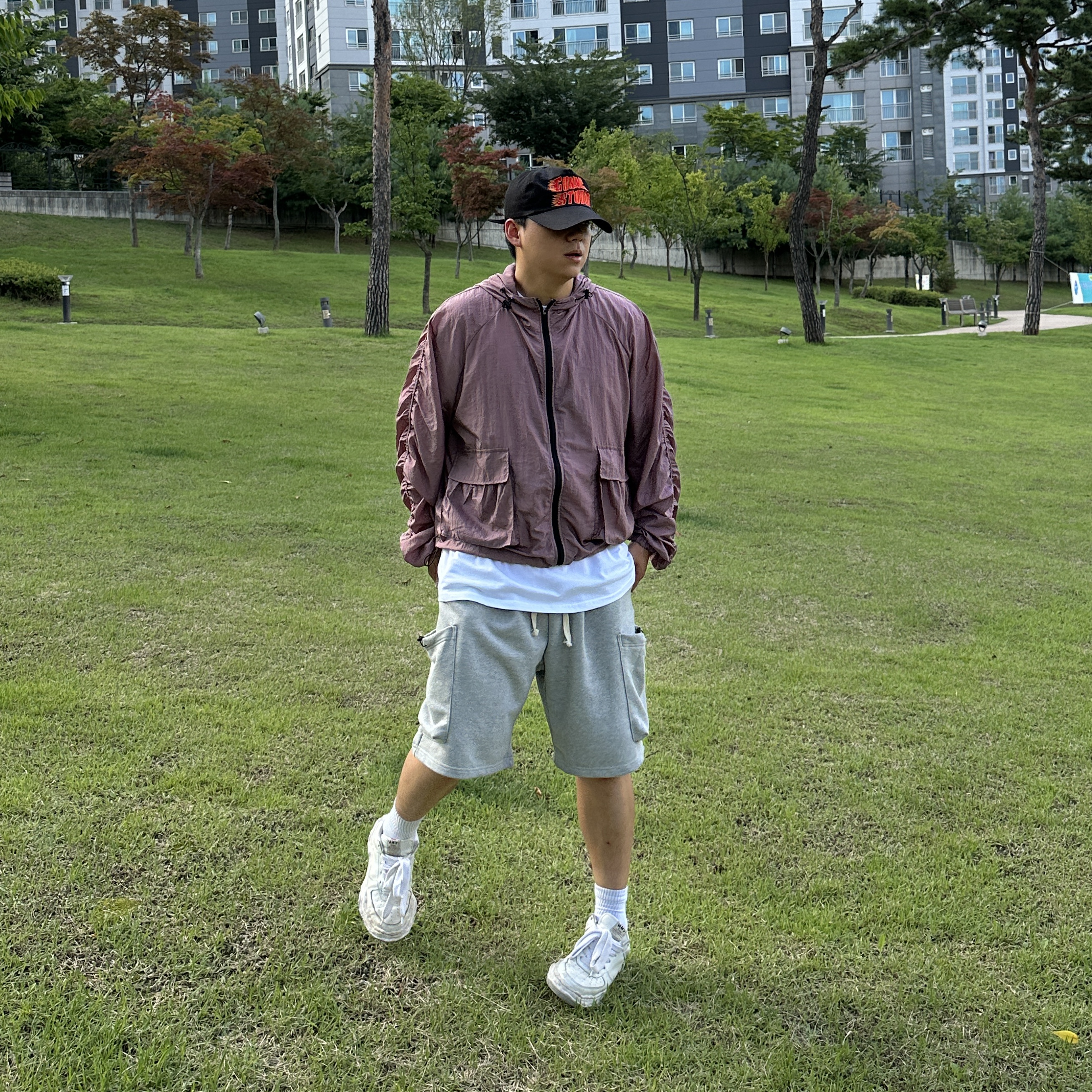 Maison Mihara Yasuhiro Wayne OG Sole Leather Low-top Sneakers White 착용 스타일 - 1