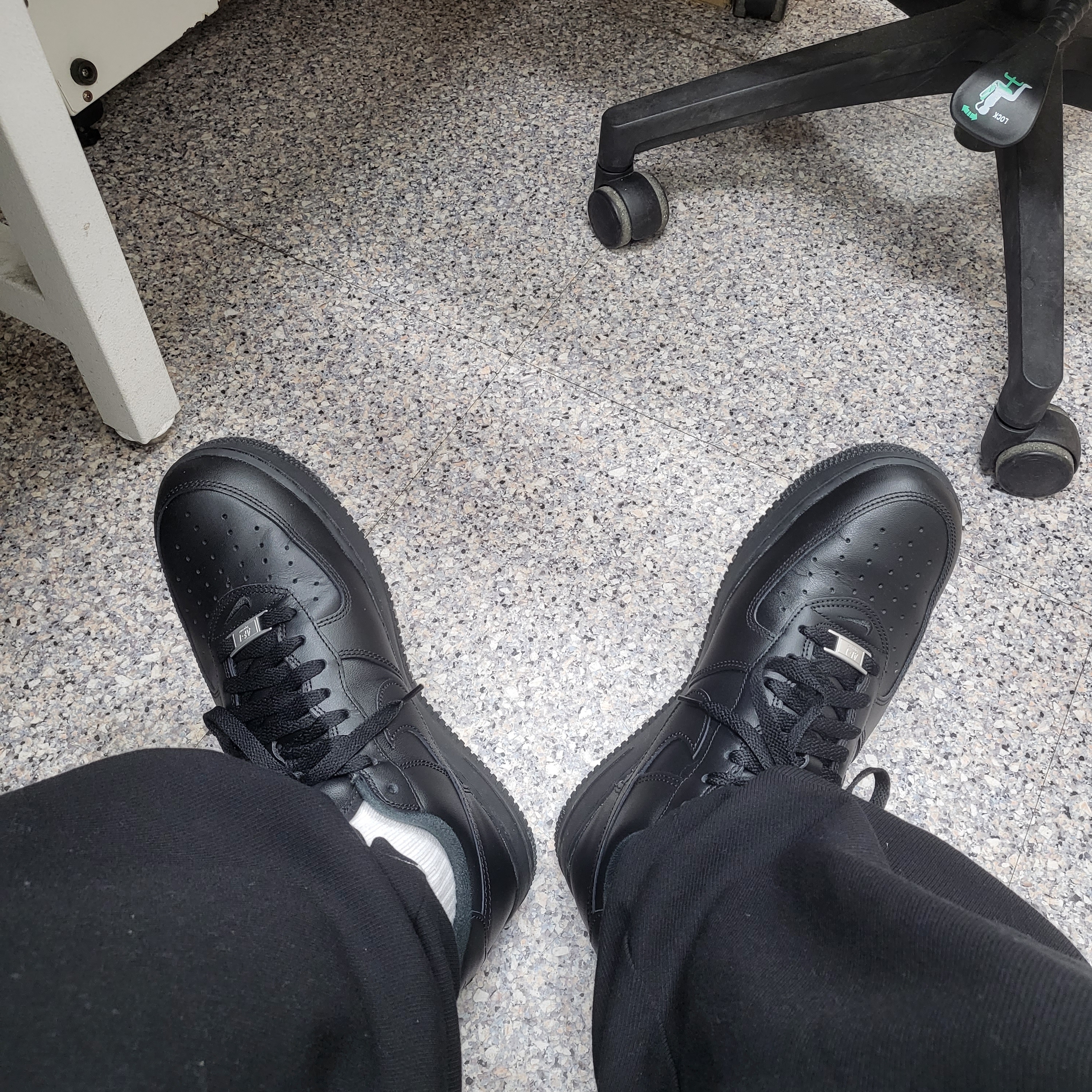 Nike x Supreme Air Force 1 Low Black 착용 스타일 - 1