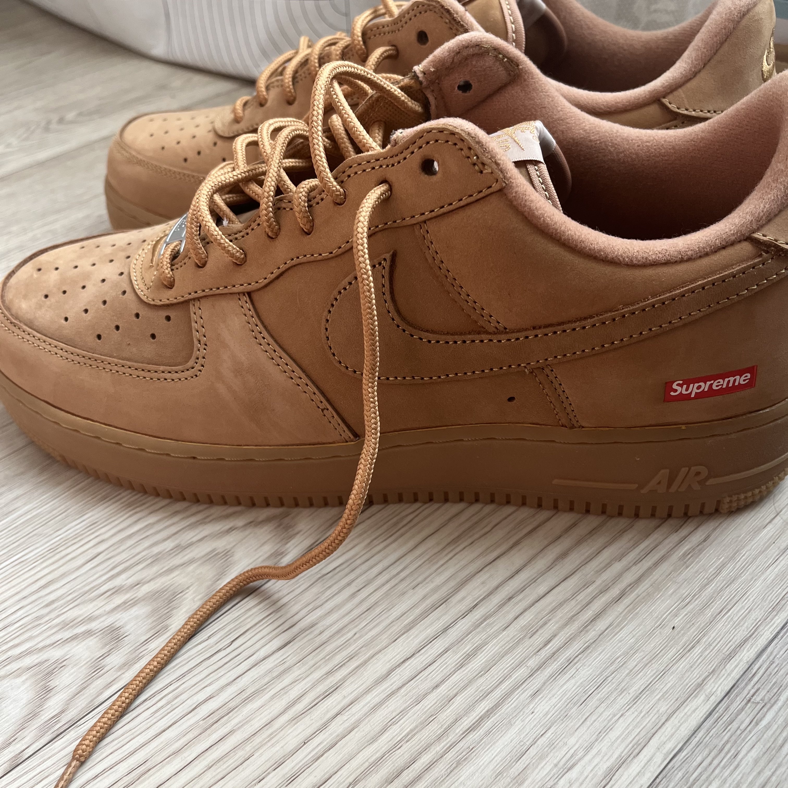 Nike x Supreme Air Force 1 Low Flax 착용 스타일