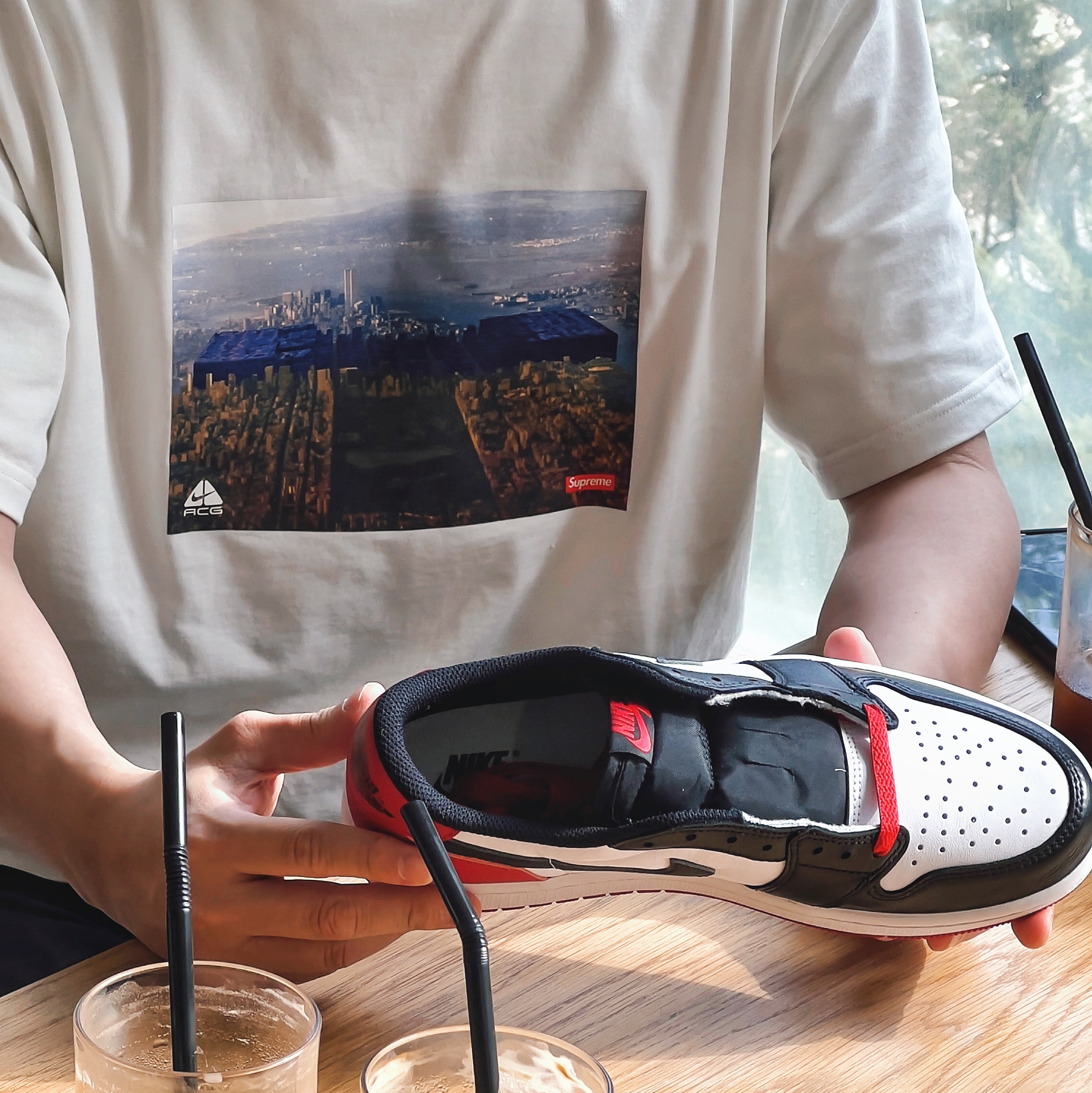 Nike x Supreme Shox Ride 2 SP White, Supreme Puffer Side Bag Black - 22FW 착용 스타일 - 2