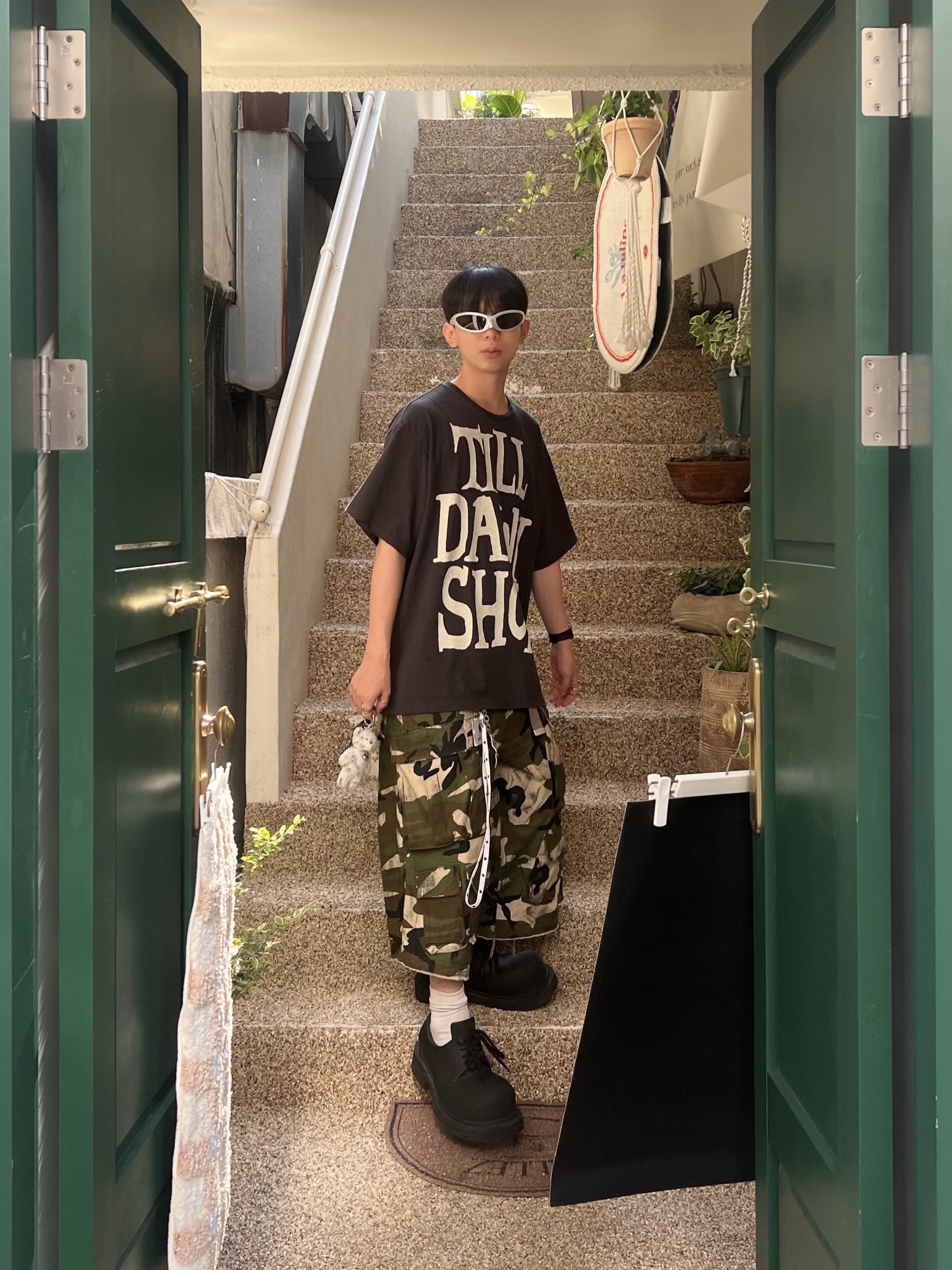 Balenciaga Steroid Derby Black, Nos Couleurs Distressed Cargo Shorts Camo 착용 스타일 - 3