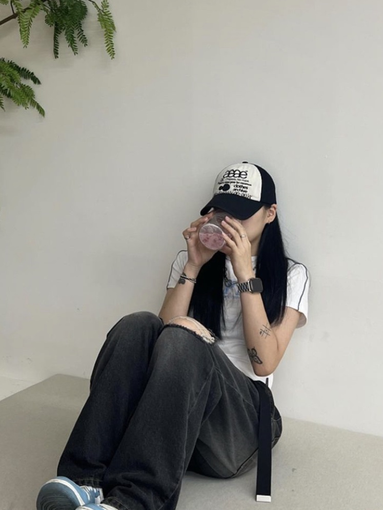 Aeae Web Logo Mesh Cap Black, Aeae Web Logo Mesh Cap Red Black 착용 스타일