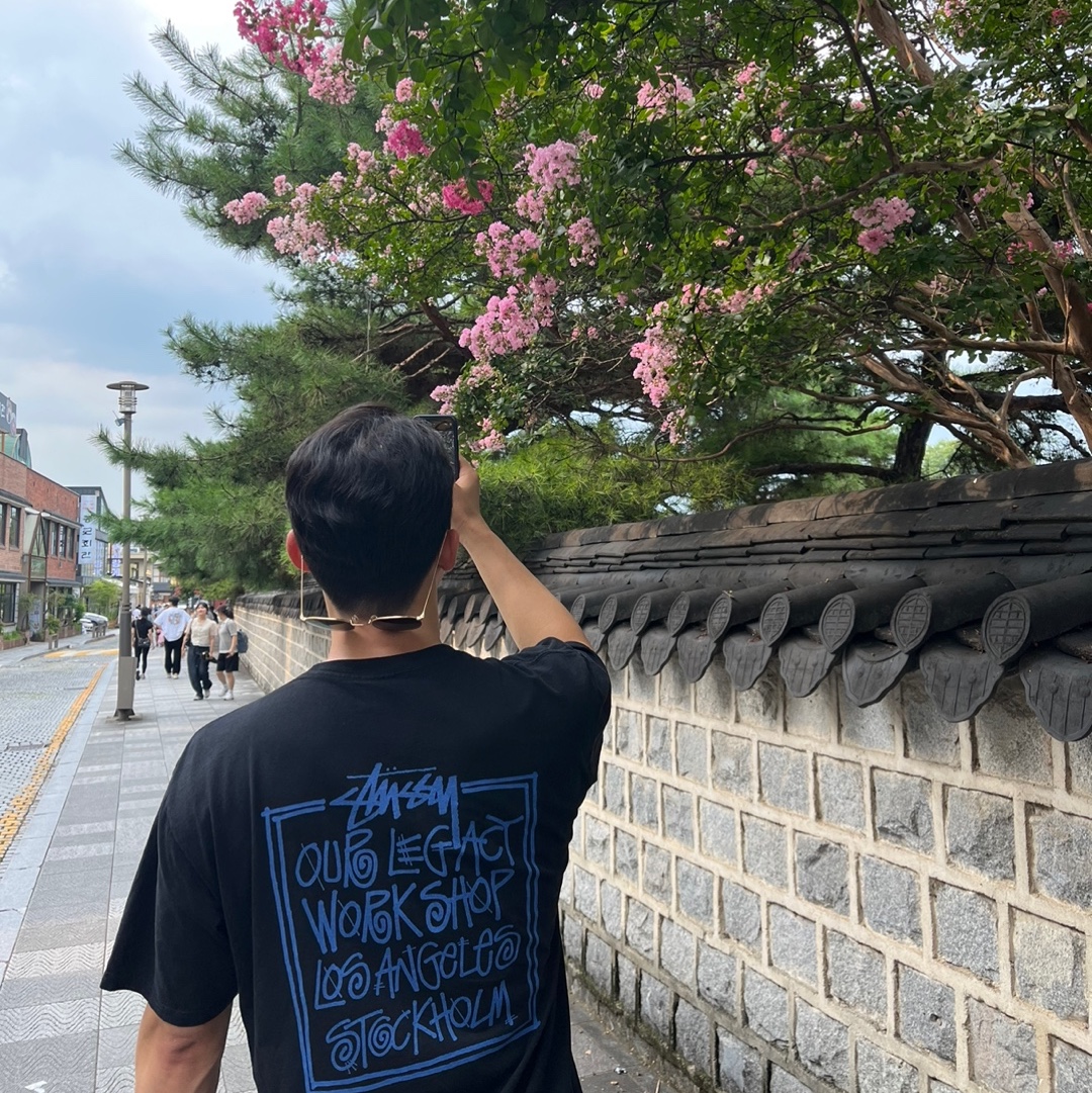 Stussy x Our Legacy Frame Pigment Dyed T-Shirt Black 착용 스타일 - 1