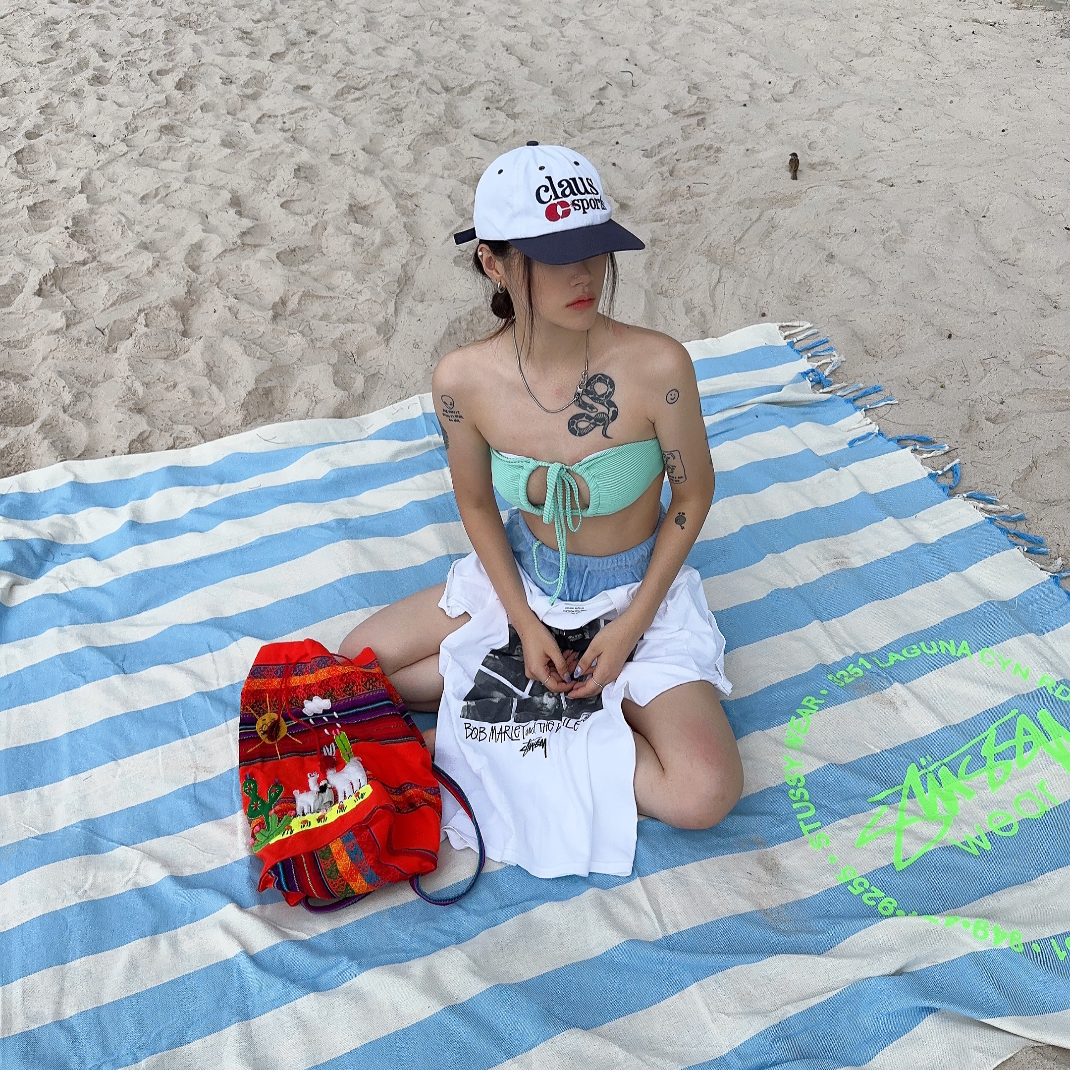 Stussy Surf Dot Beach Blanket Multi 착용 스타일 - 2