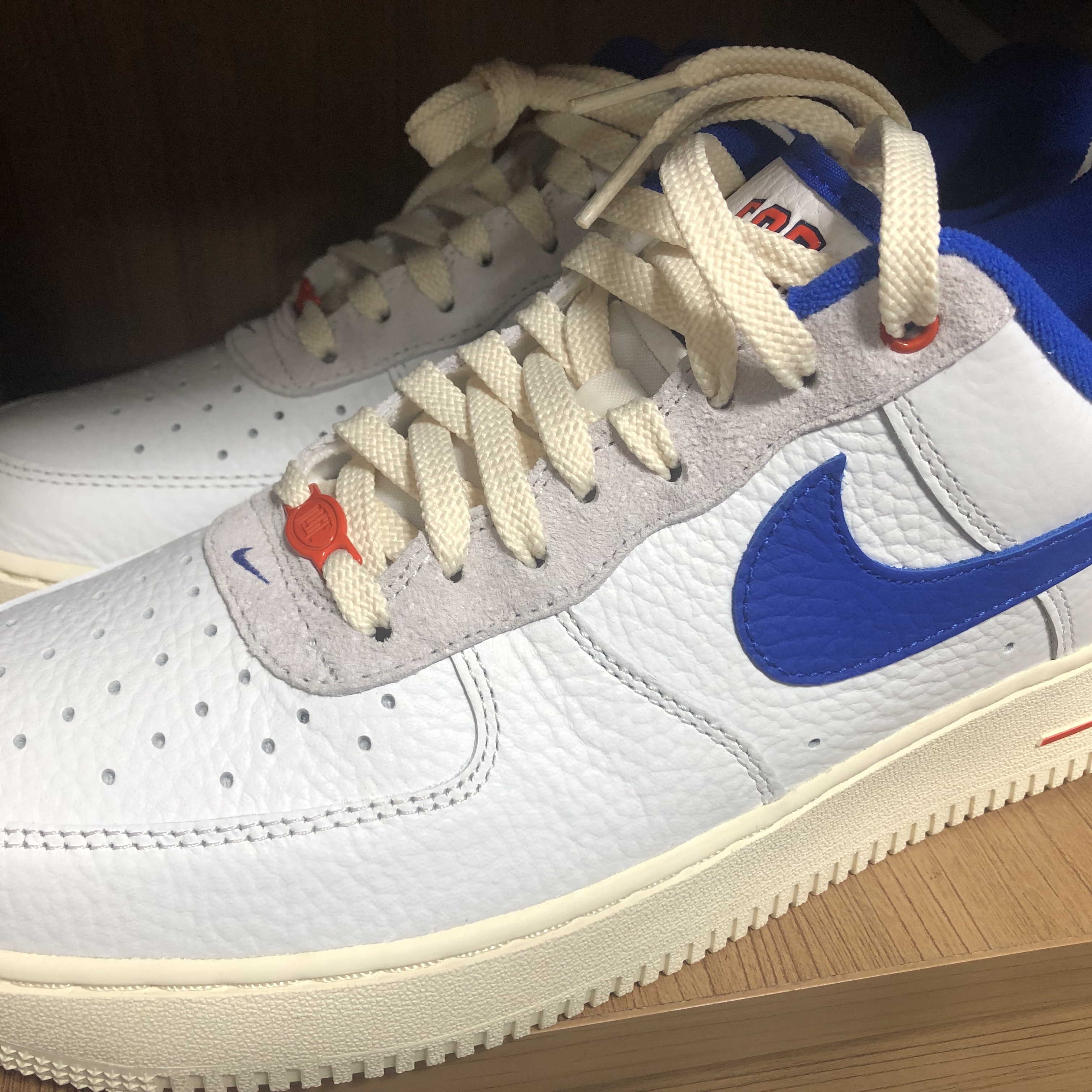 (W) Nike Air Force 1 '07 LX University Blue and Summit White 착용 스타일