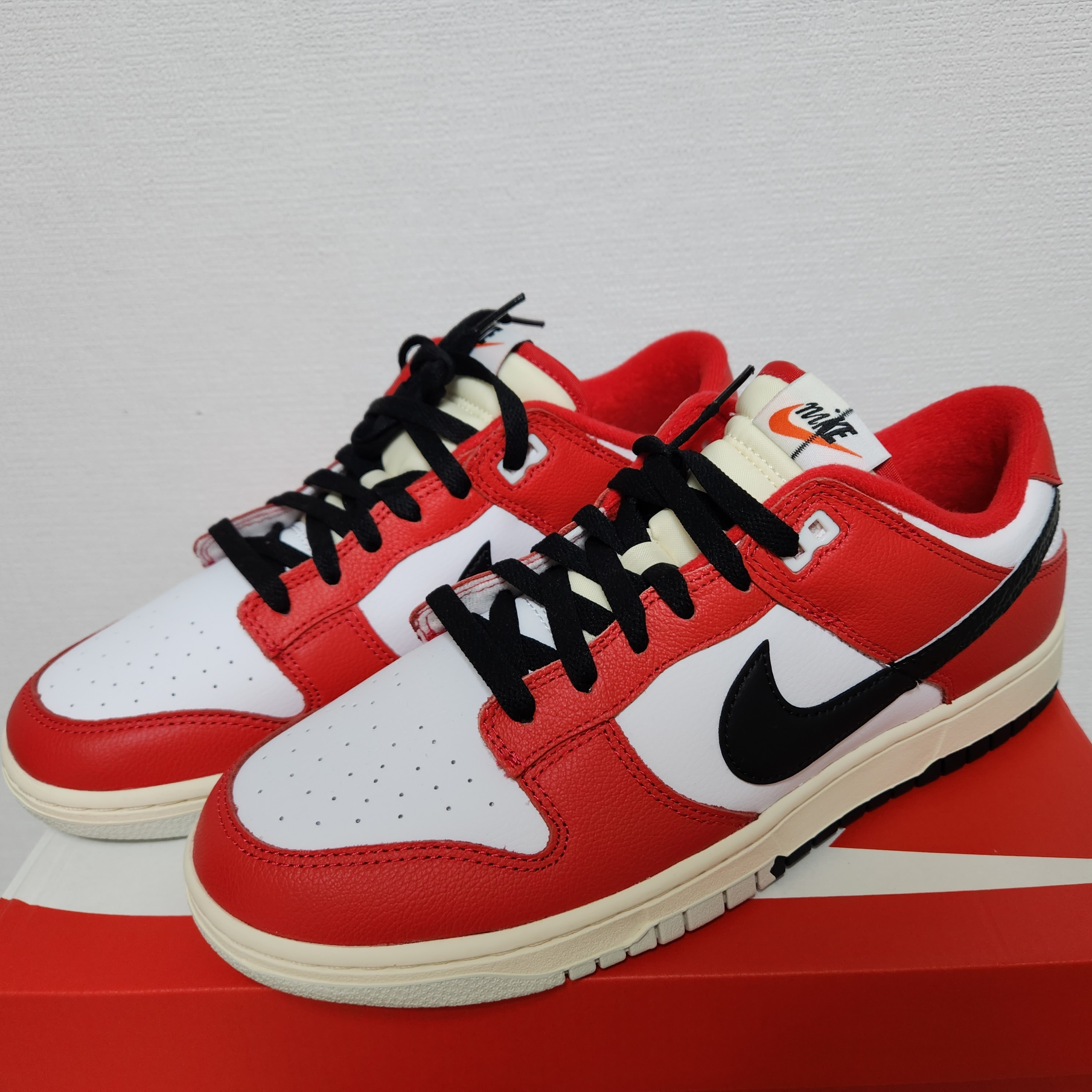 Nike Dunk Low Retro PRM University Red Black 착용 스타일 - 1