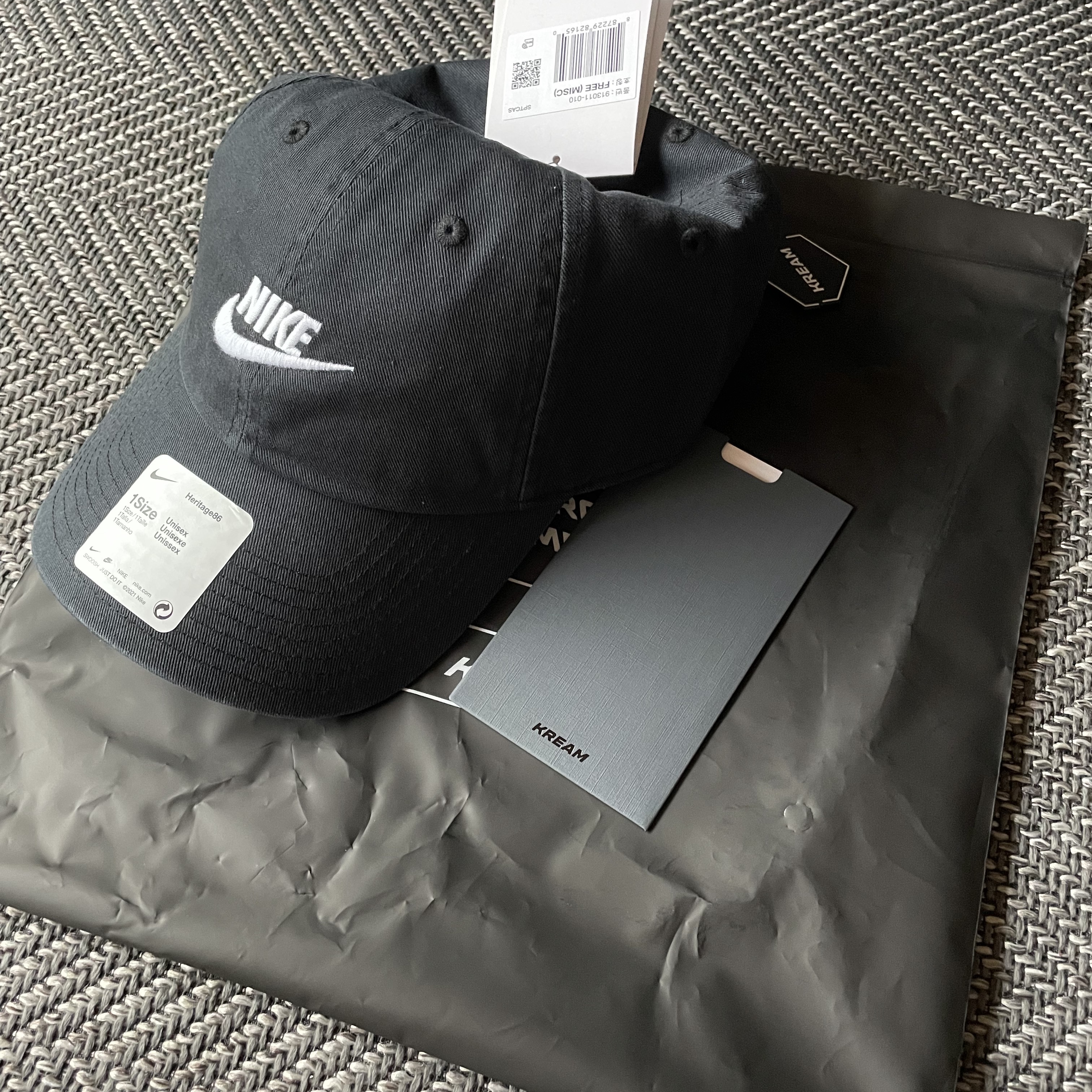 Nike Heritage 86 Futura Washed Cap Black White 착용 스타일