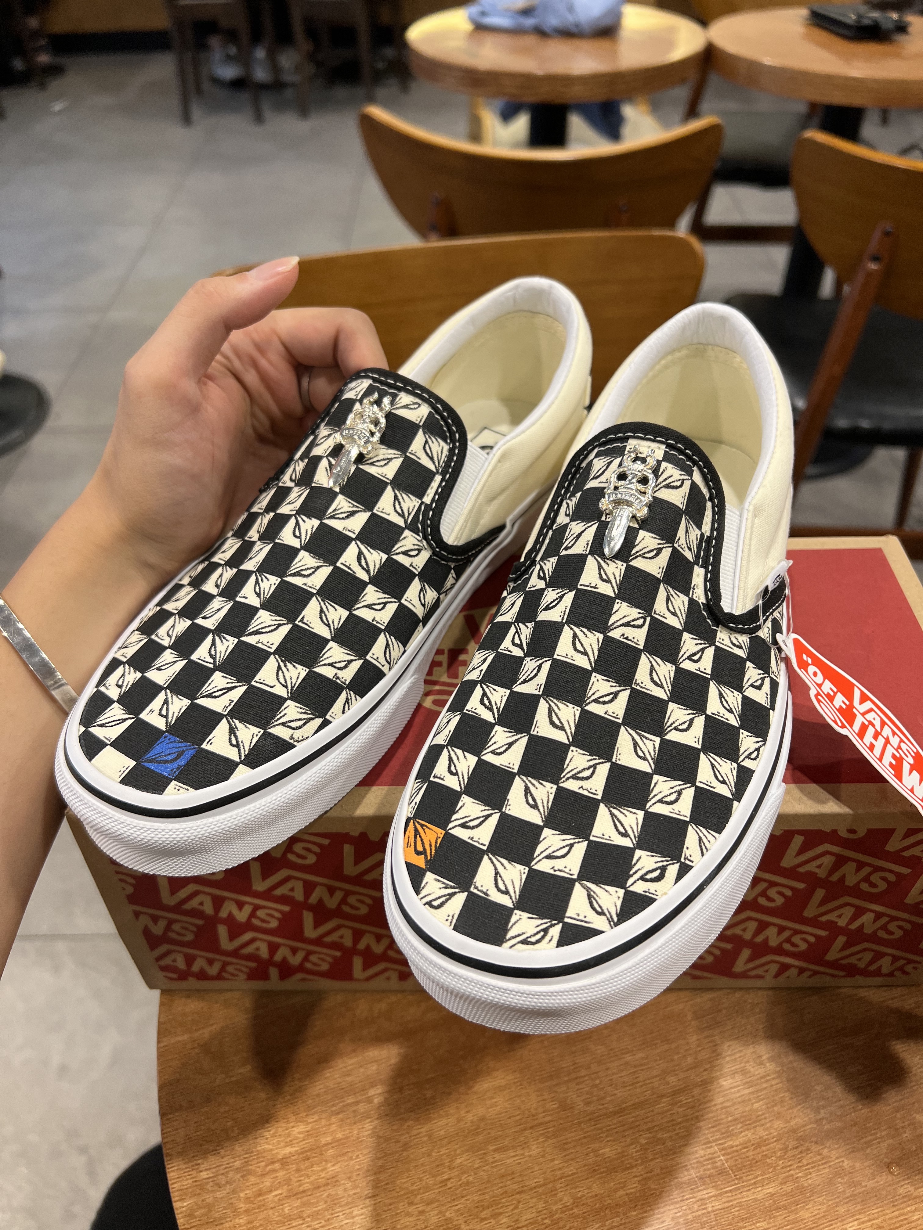 Vans Slip-On Checkerboard 착용 스타일 - 1