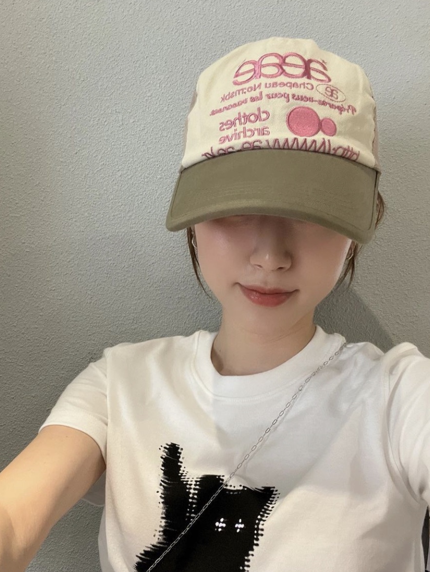 Aeae Web Logo Mesh Cap Olive Beige, Aeae Web Logo Mesh Cap Black 착용 스타일
