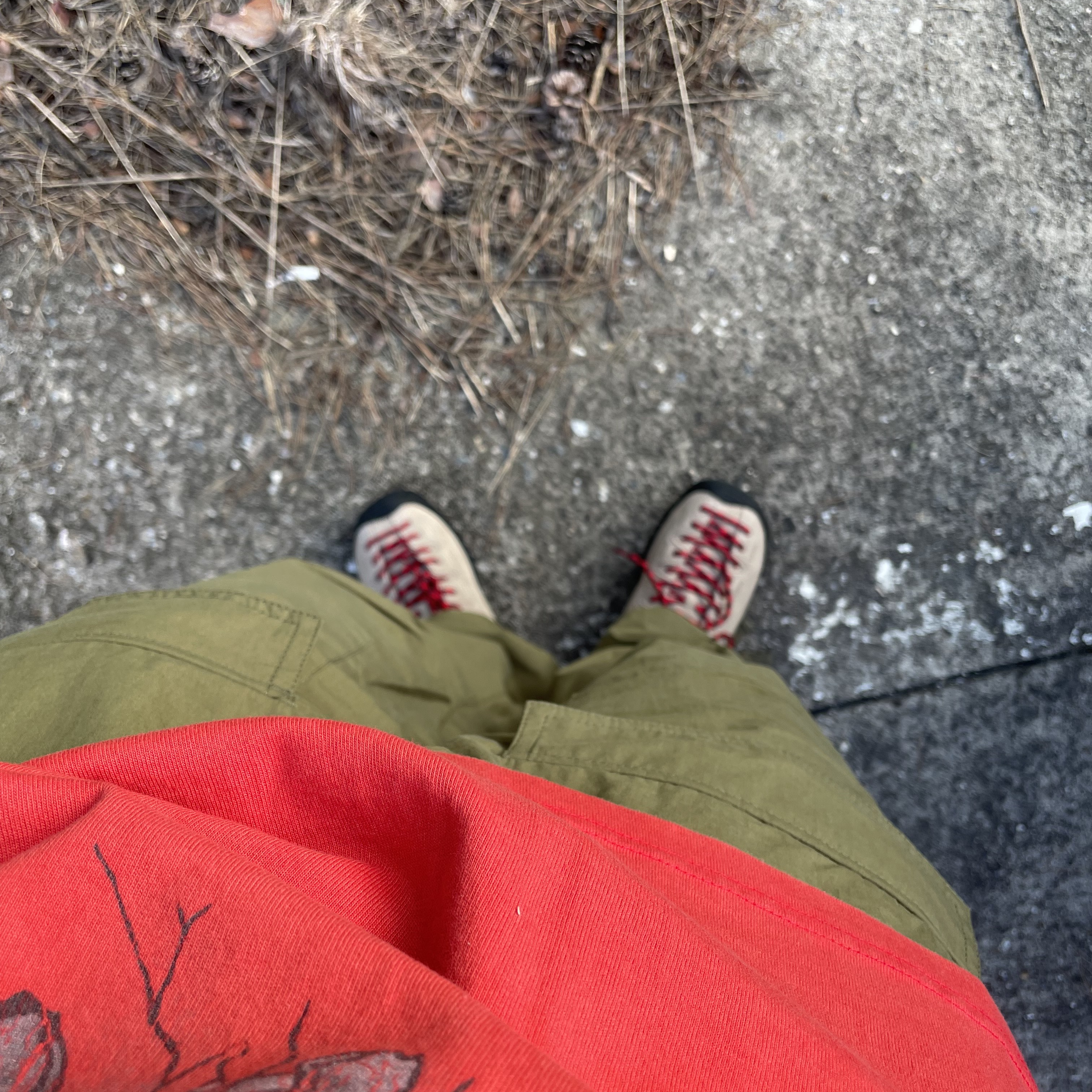 Keen Jasper Suede Sneakers Silver Mink 착용 스타일