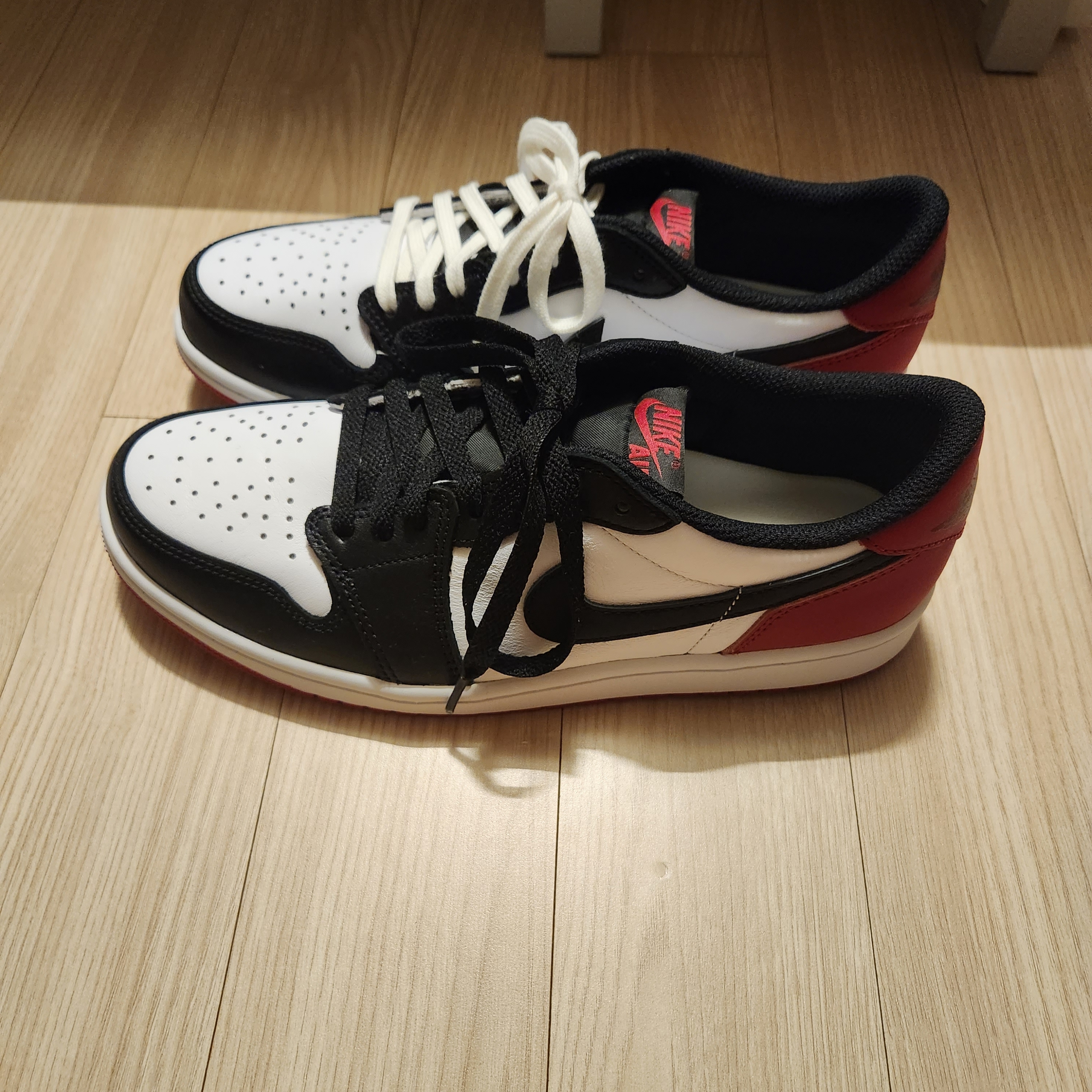 Jordan 1 Retro Low OG Black Toe 착용 스타일 - 2