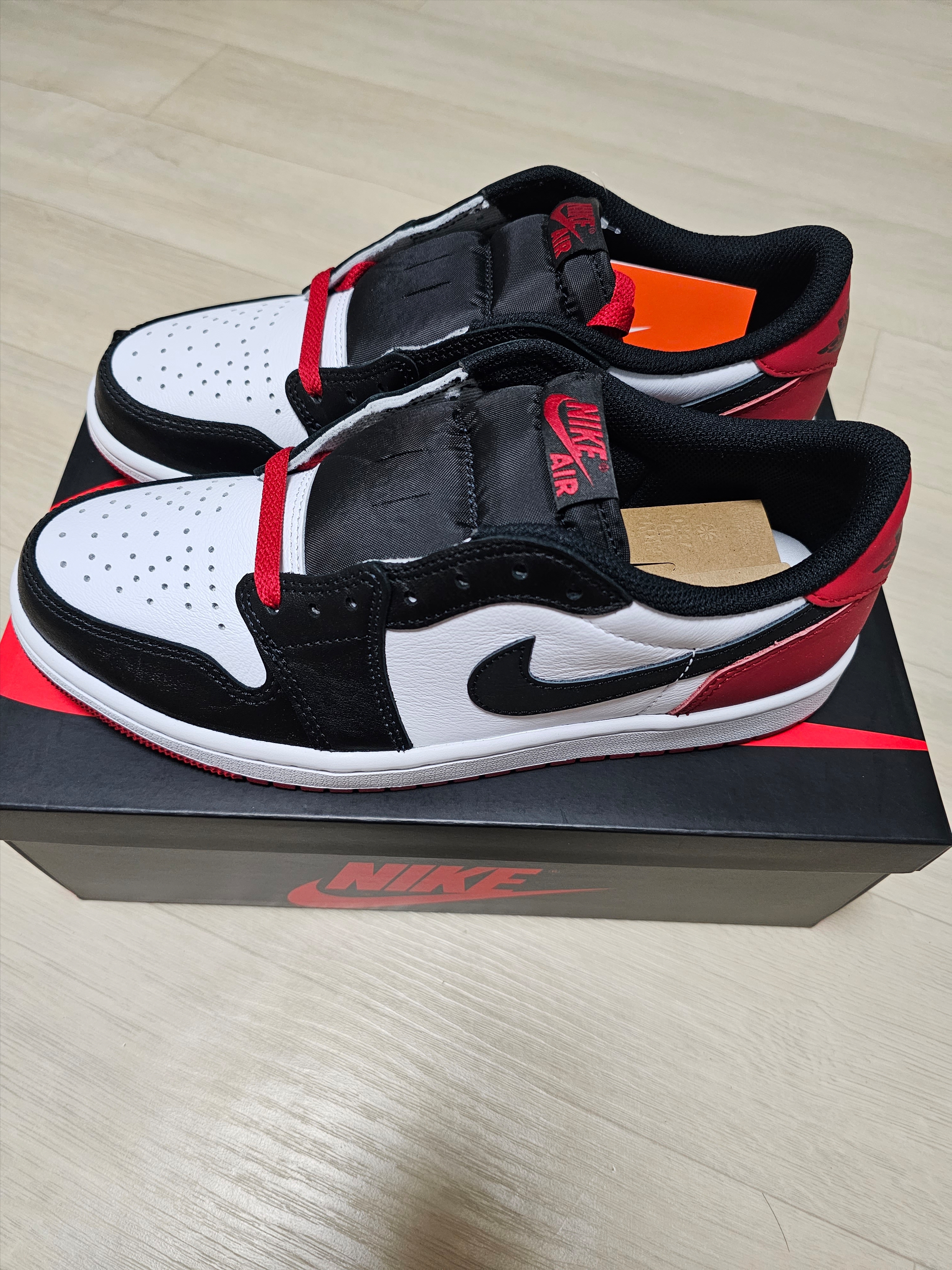 Jordan 1 Retro Low OG Black Toe 착용 스타일 - 1
