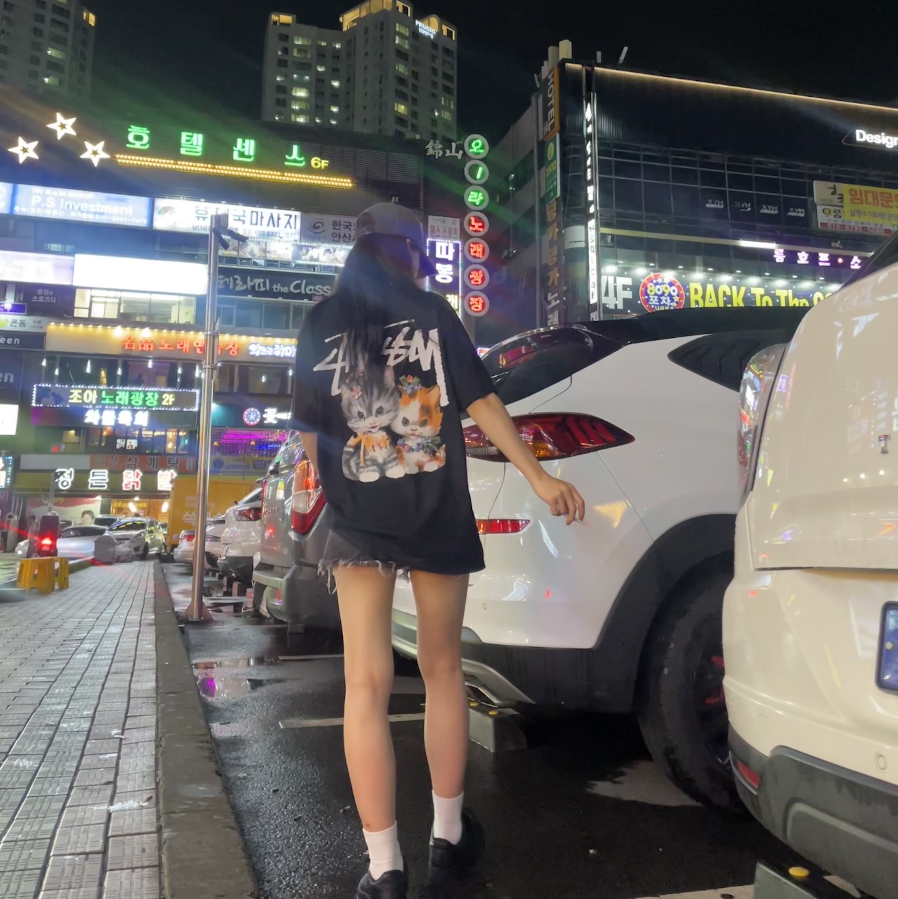 Stussy Kittens T-Shirt Black, (W) Nike Air Force 1 '07 Low Triple Black 착용 스타일 - 1