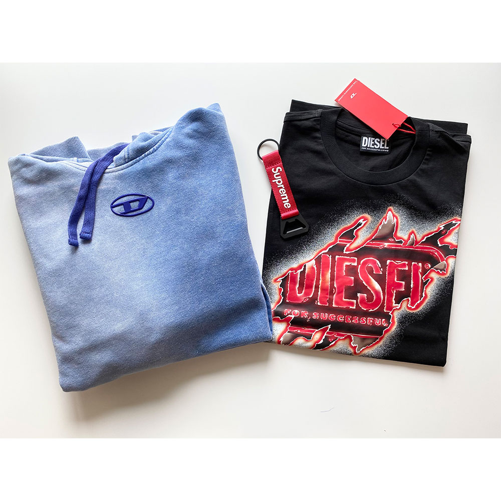 Supreme Bottle Opener Webbing Keychain Red - 21FW, Diesel S-Macs-Hood-G2 Overdyed Hoodie with Logo Light Blue 착용 스타일 - 1