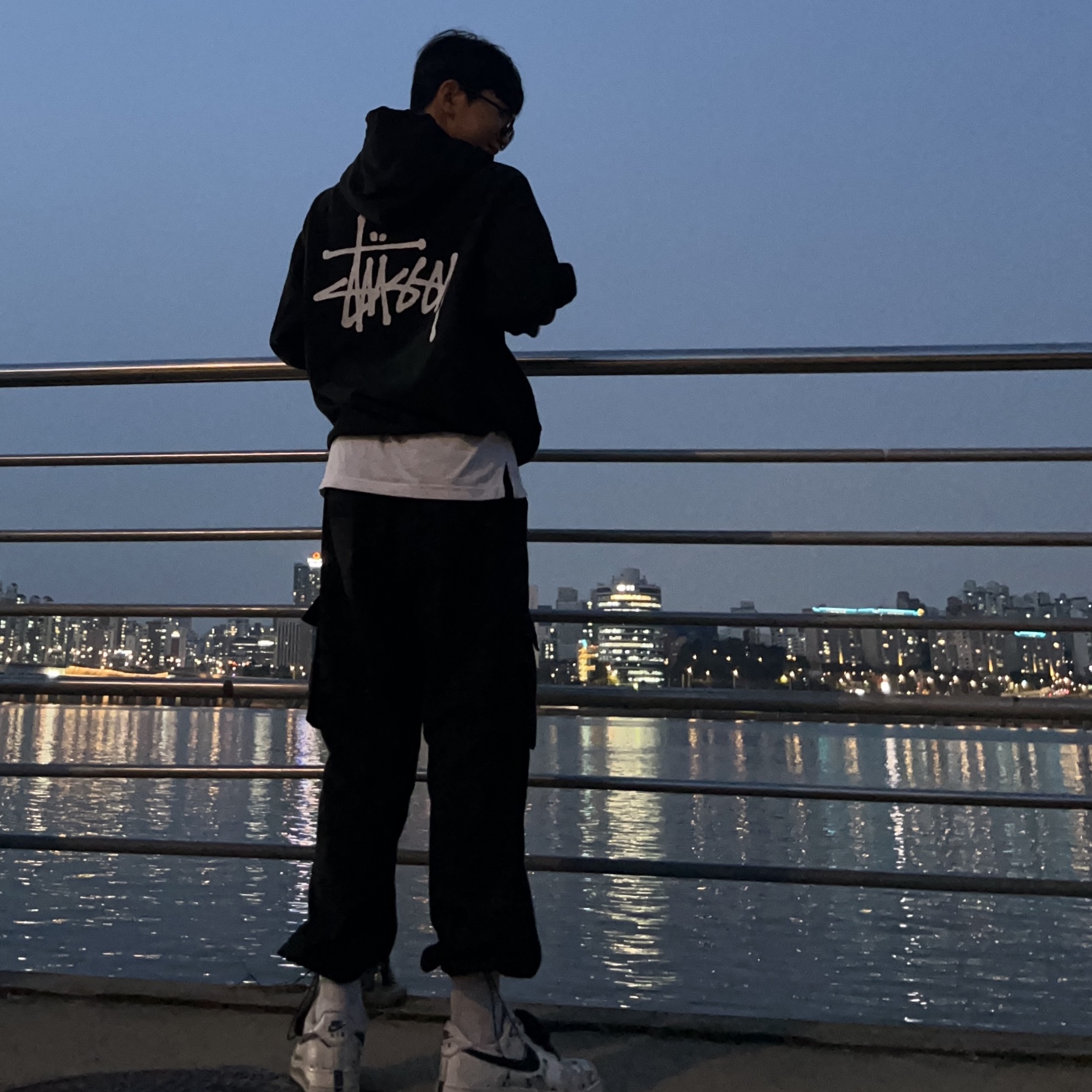Stussy Basic Stussy Pigment Dyed Hoodie Black, Nike x Peaceminusone Air Force 1 Low Para-Noise 2.0 착용 스타일