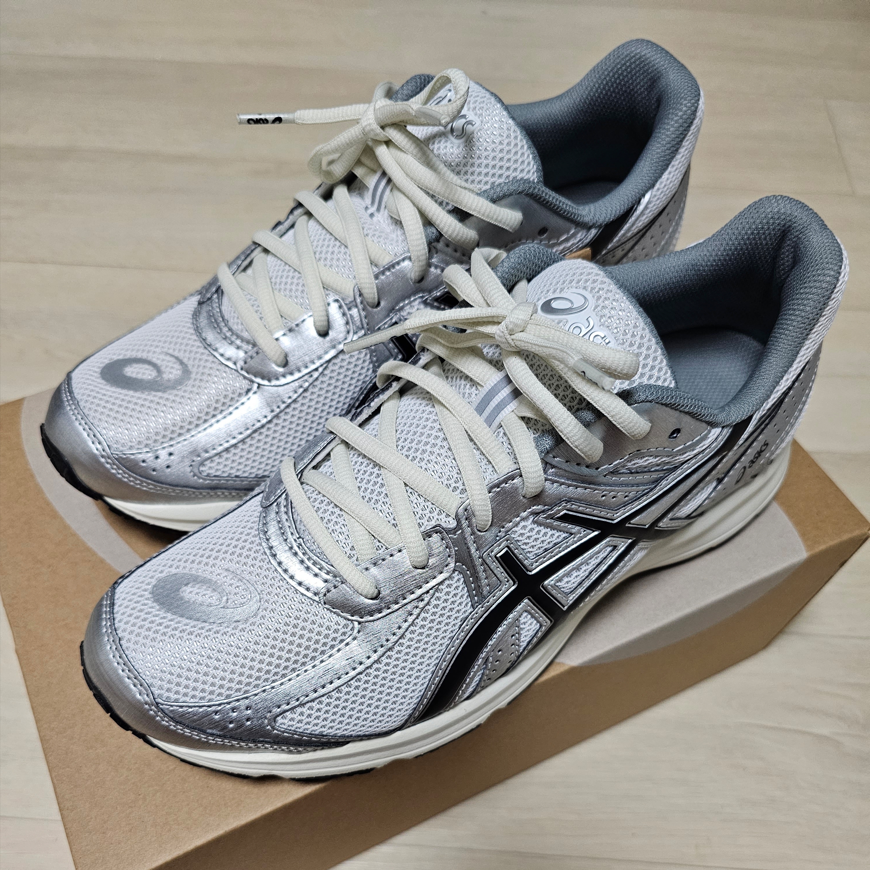 Asics Jog 100 S White Black - 2E Wide 착용 스타일 - 2