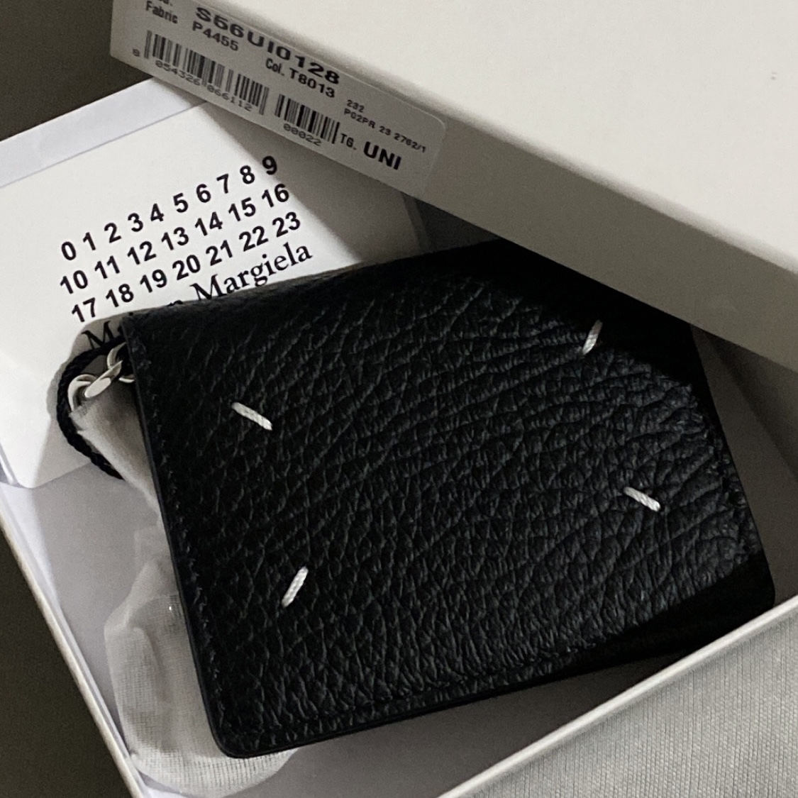 Maison Margiela Keyring Wallet Black 착용 스타일