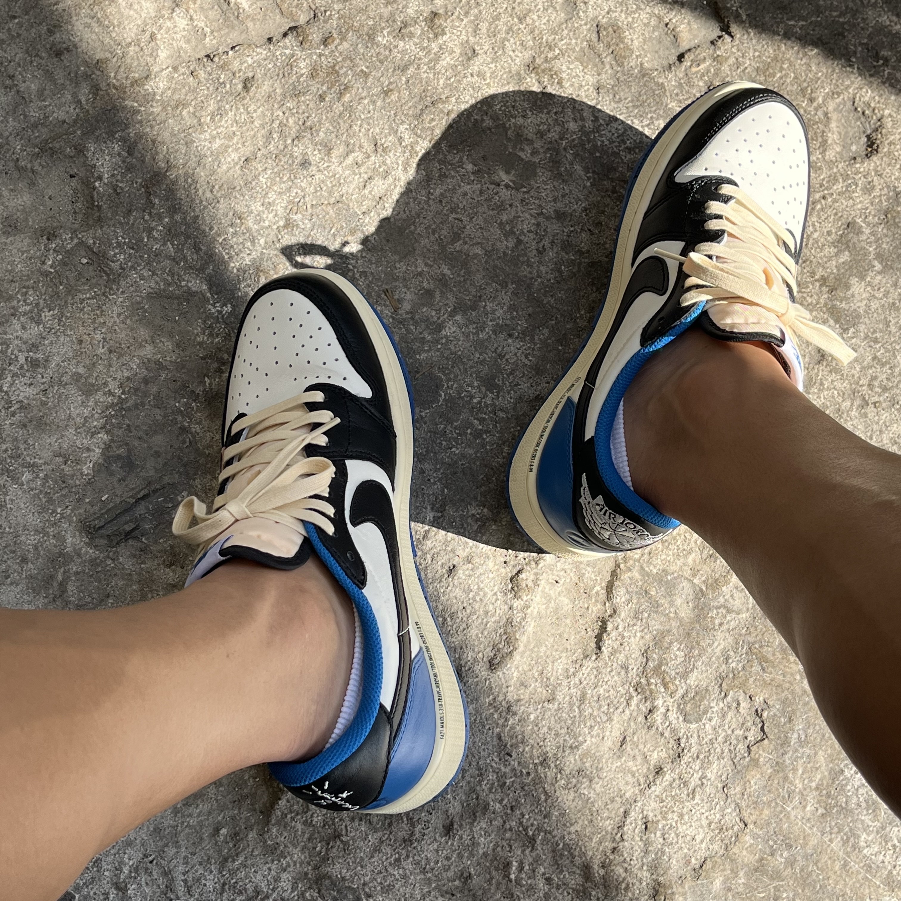 Jordan 1 x Travis Scott x Fragment Retro Low OG SP Military Blue 착용 스타일 - 2