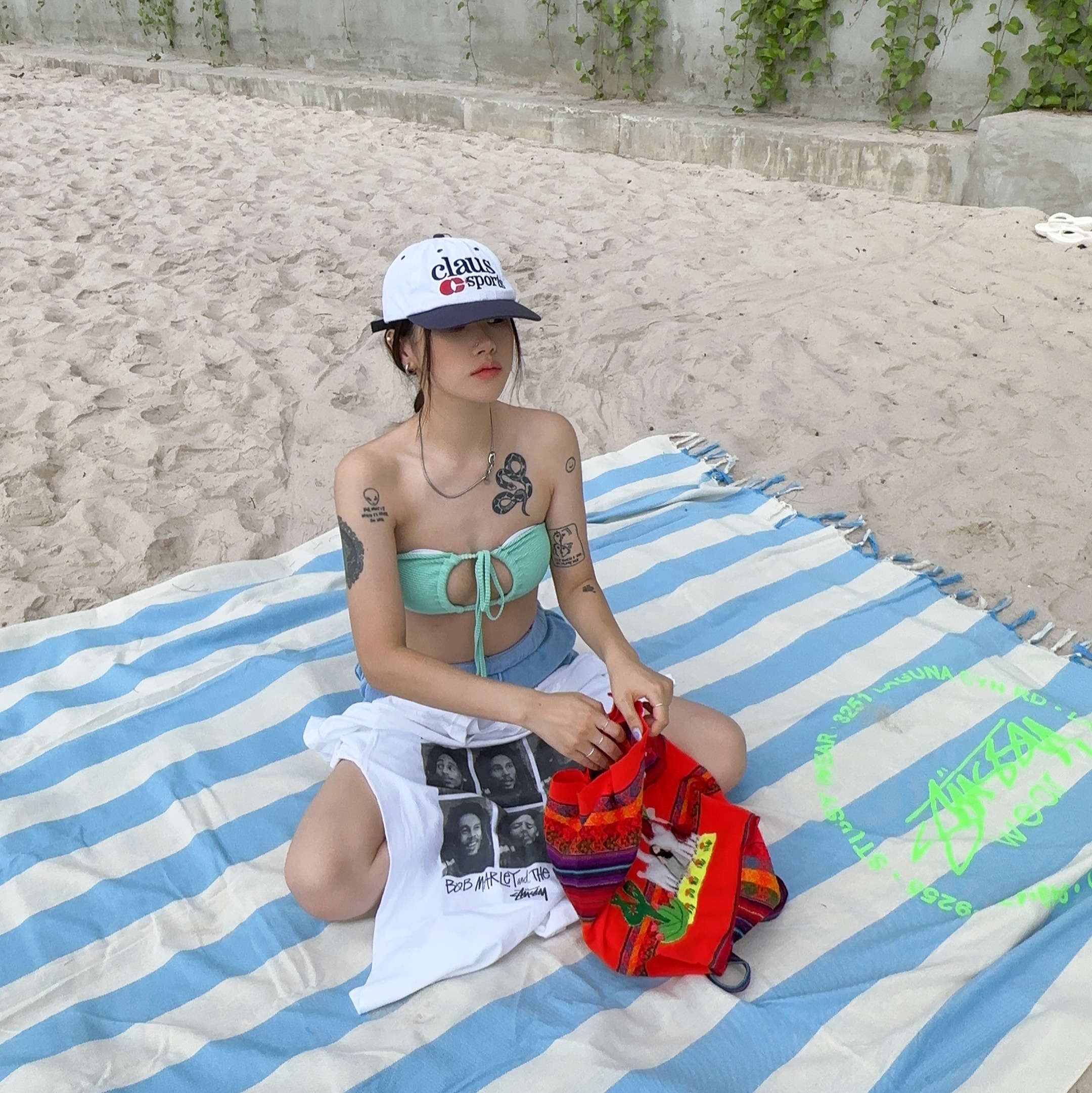 Stussy Surf Dot Beach Blanket Multi 착용 스타일 - 4