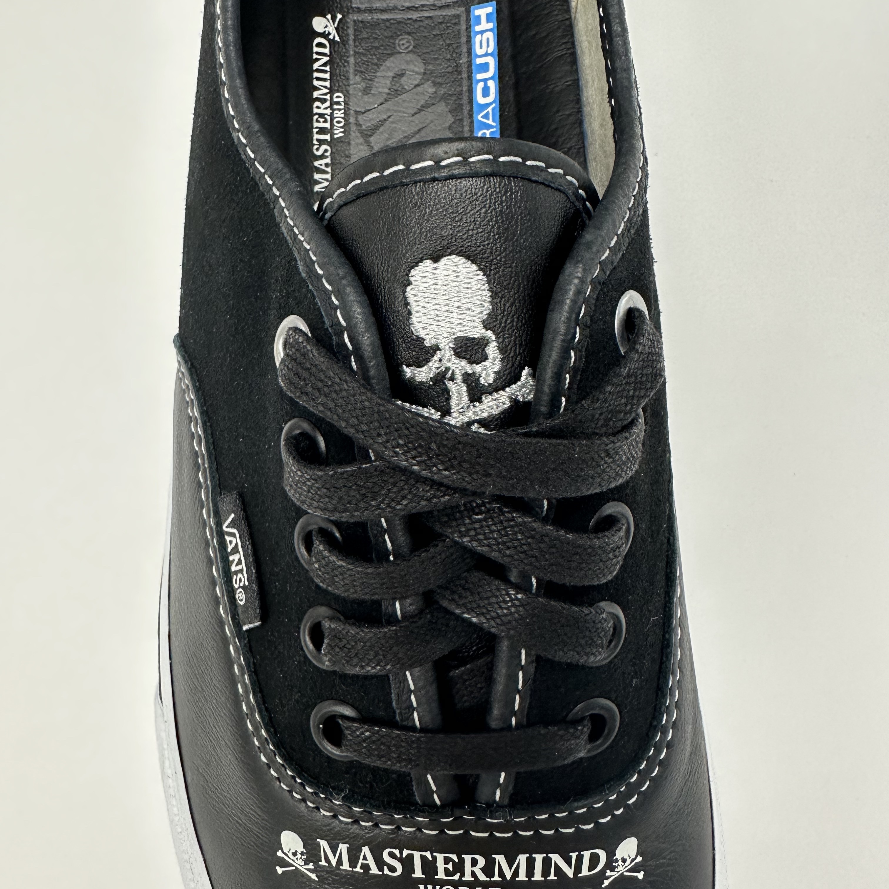 Vans Vault x Mastermind World Authentic LX Black 착용 스타일 - 3