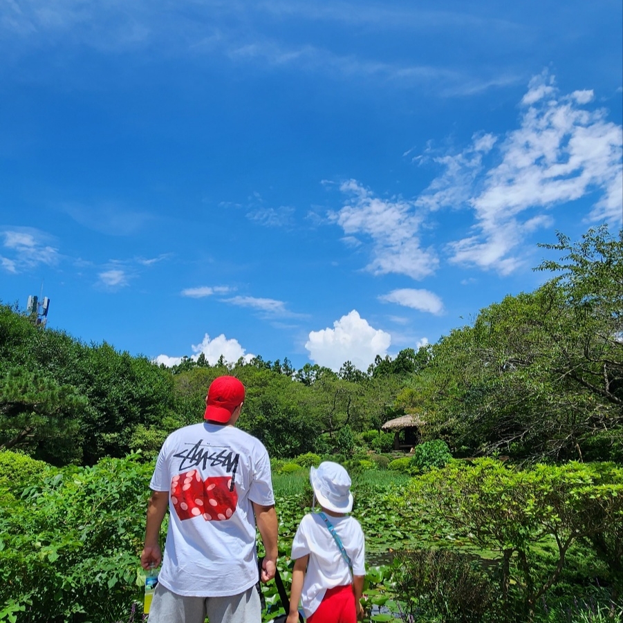 Stussy Diced Out T-Shirt White 착용 스타일
