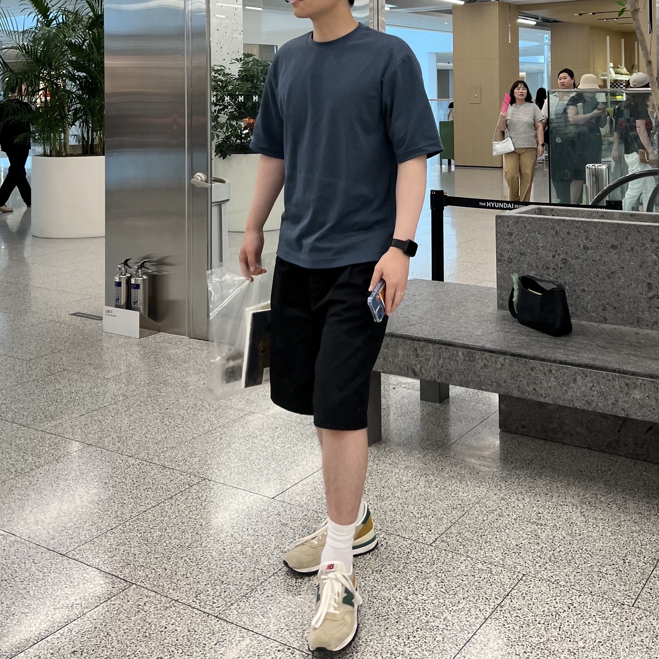 New Balance 990v1 Tan Green 착용 스타일