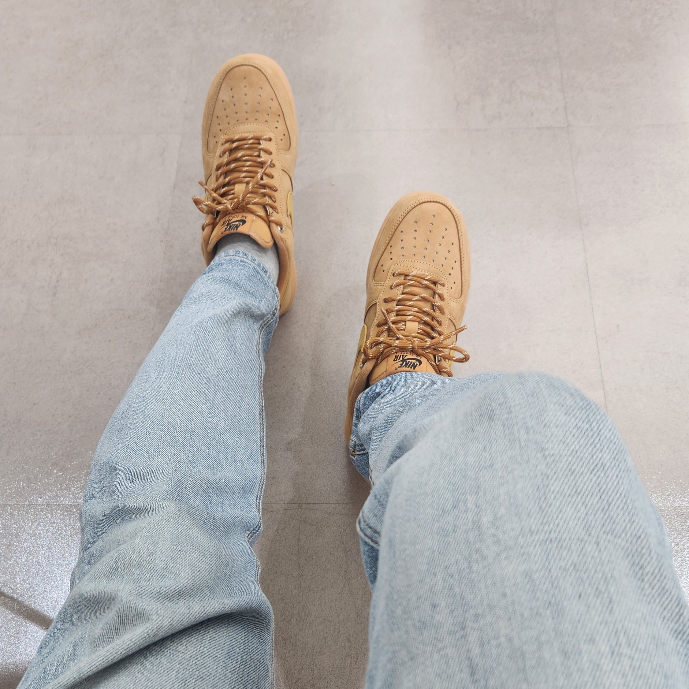 Nike Air Force 1 '07 WB Flax 착용 스타일